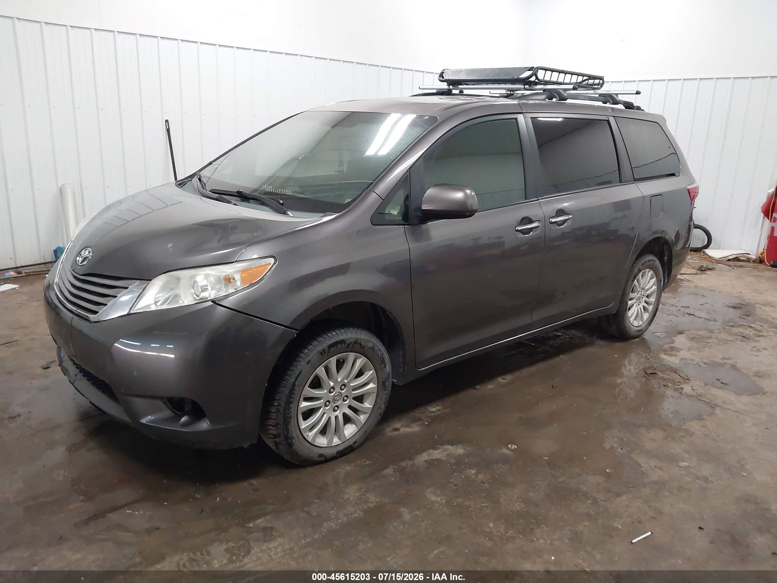 2015 Toyota Sienna Xle 8 Passenger Gray vin: 5TDYK3DC7FS533875