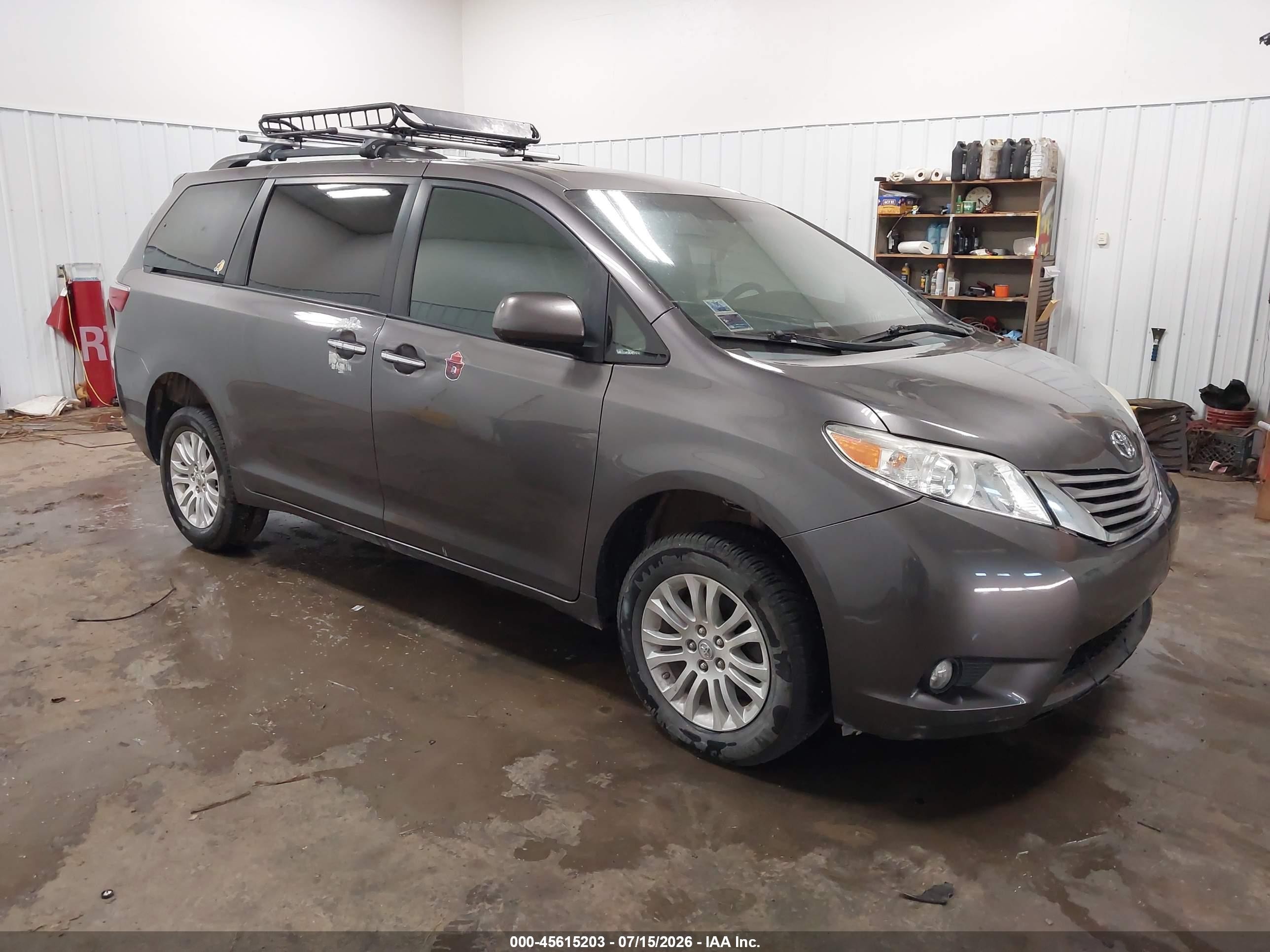 2015 Toyota Sienna Xle 8 Passenger Gray vin: 5TDYK3DC7FS533875