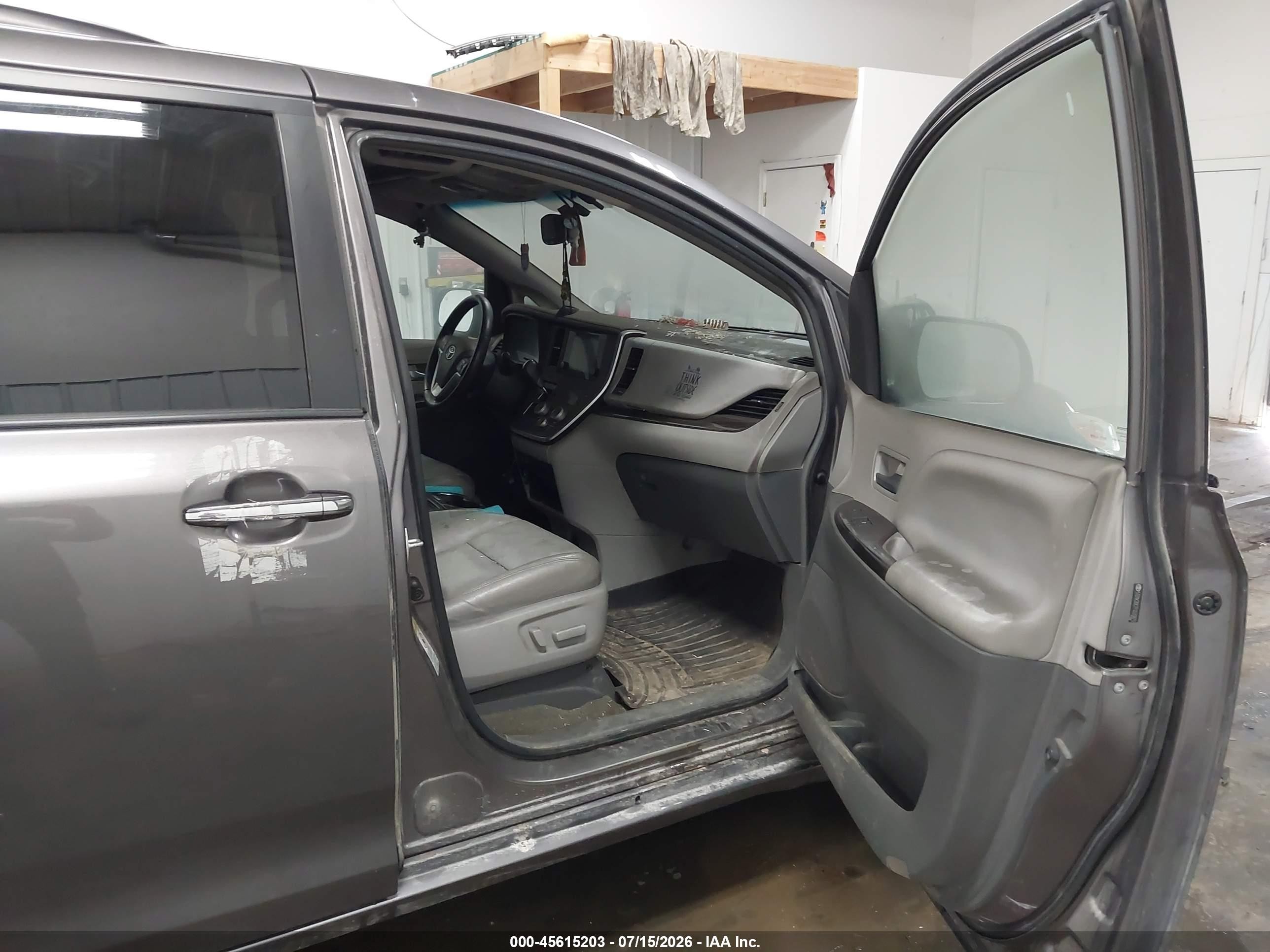 2015 Toyota Sienna Xle 8 Passenger Gray vin: 5TDYK3DC7FS533875