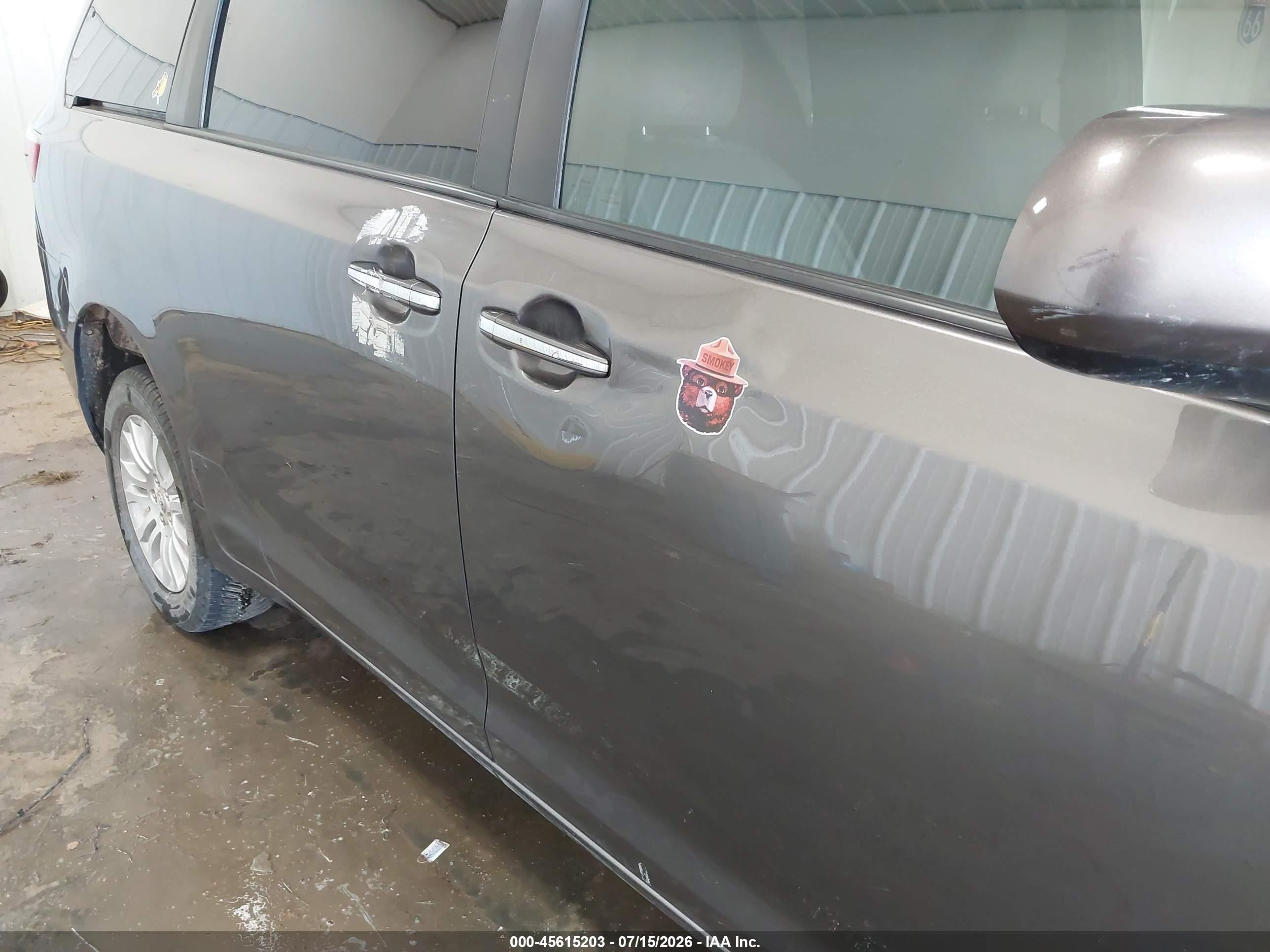 2015 Toyota Sienna Xle 8 Passenger Gray vin: 5TDYK3DC7FS533875