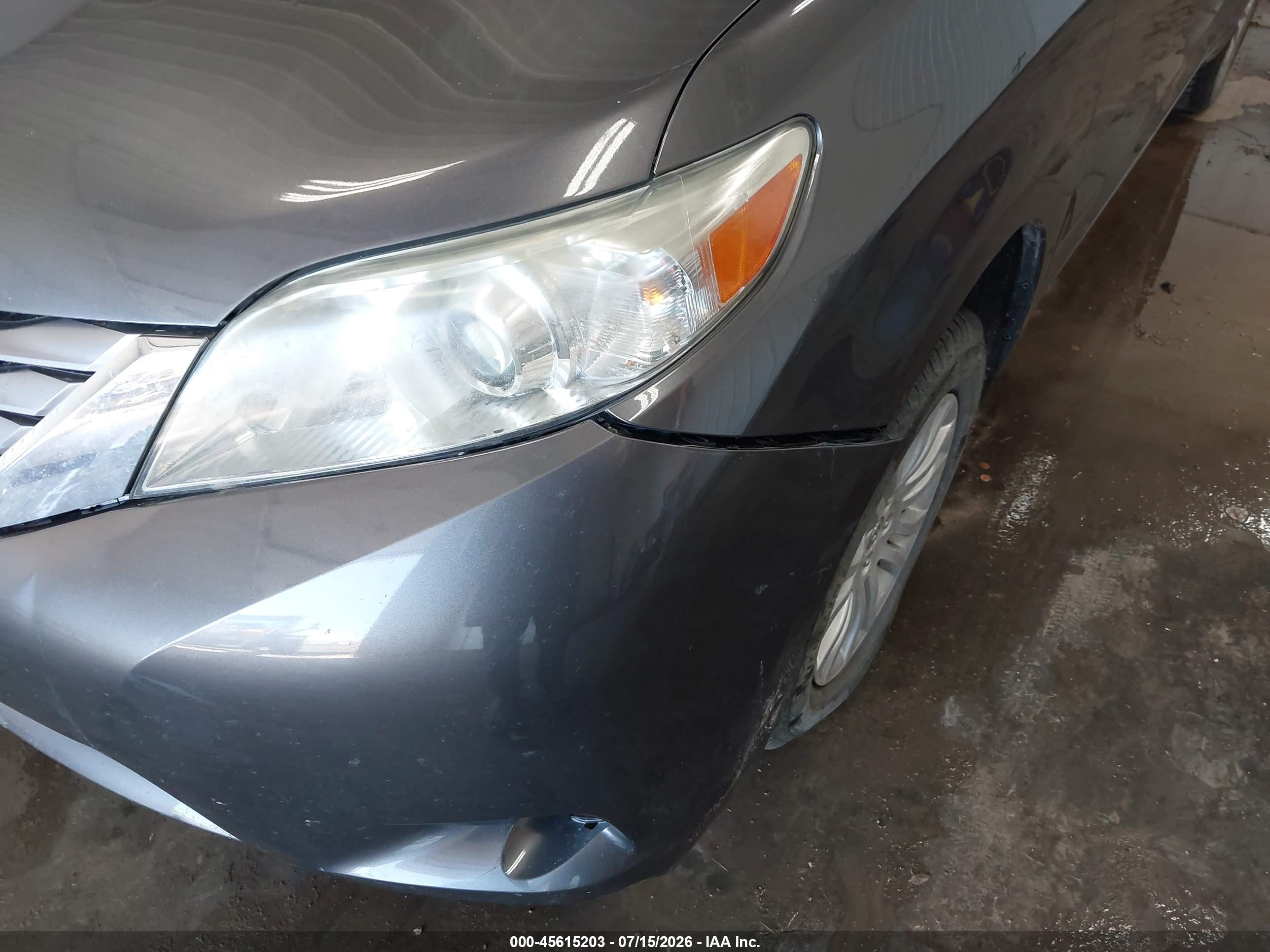 2015 Toyota Sienna Xle 8 Passenger Gray vin: 5TDYK3DC7FS533875