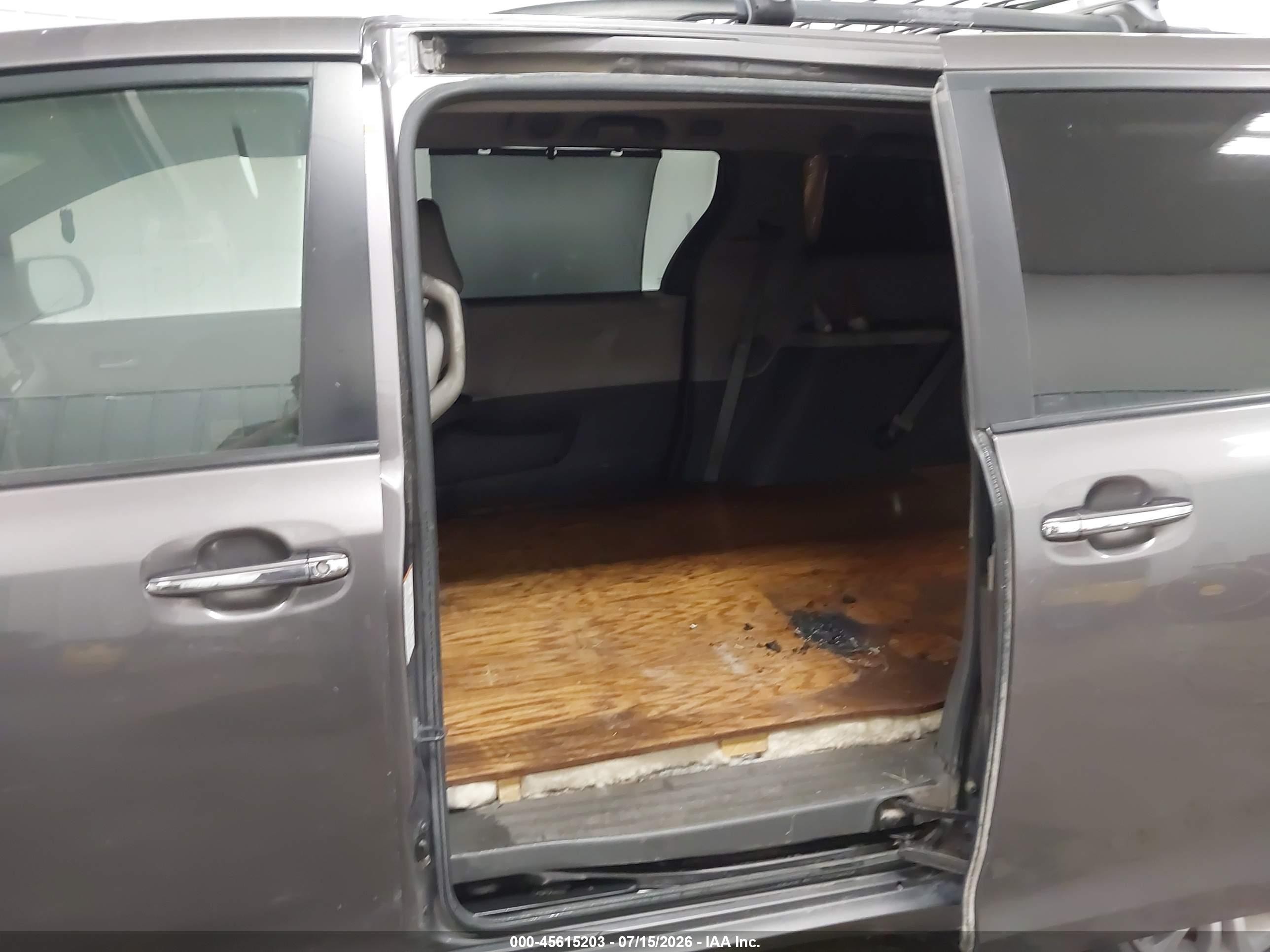 2015 Toyota Sienna Xle 8 Passenger Gray vin: 5TDYK3DC7FS533875