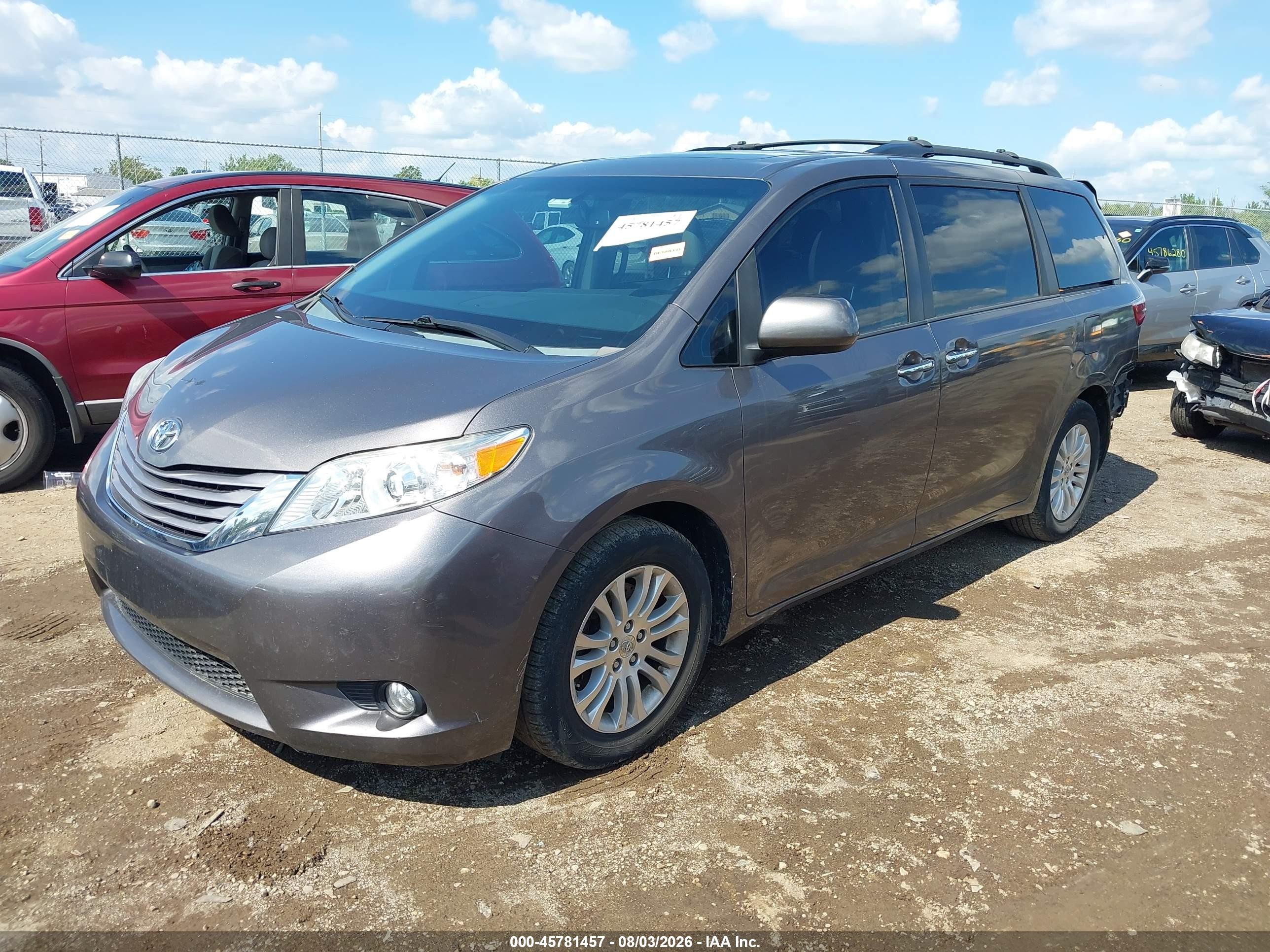 2015 Toyota Sienna Xle 8 Passenger Gray vin: 5TDYK3DC7FS535965