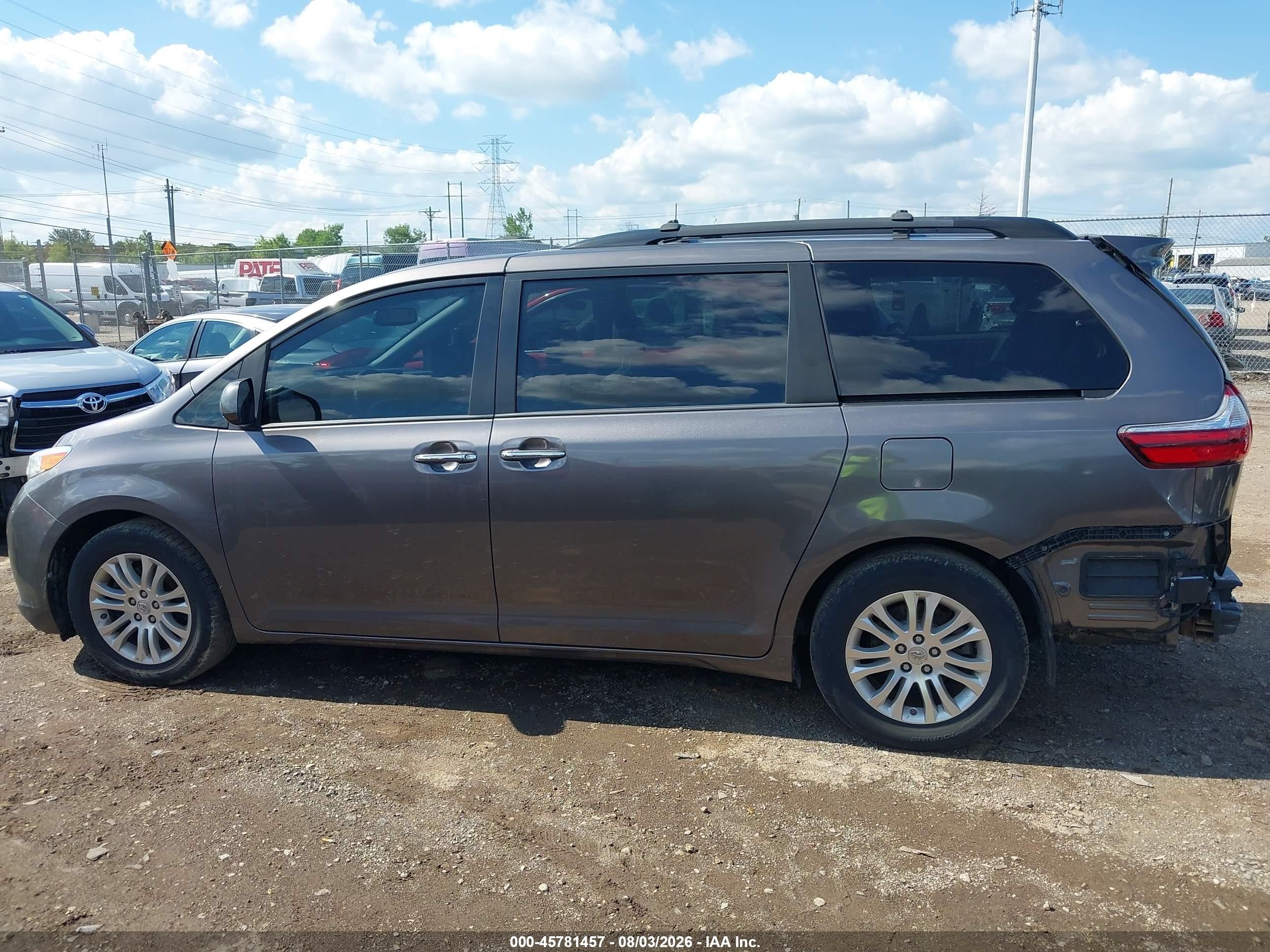 2015 Toyota Sienna Xle 8 Passenger Gray vin: 5TDYK3DC7FS535965