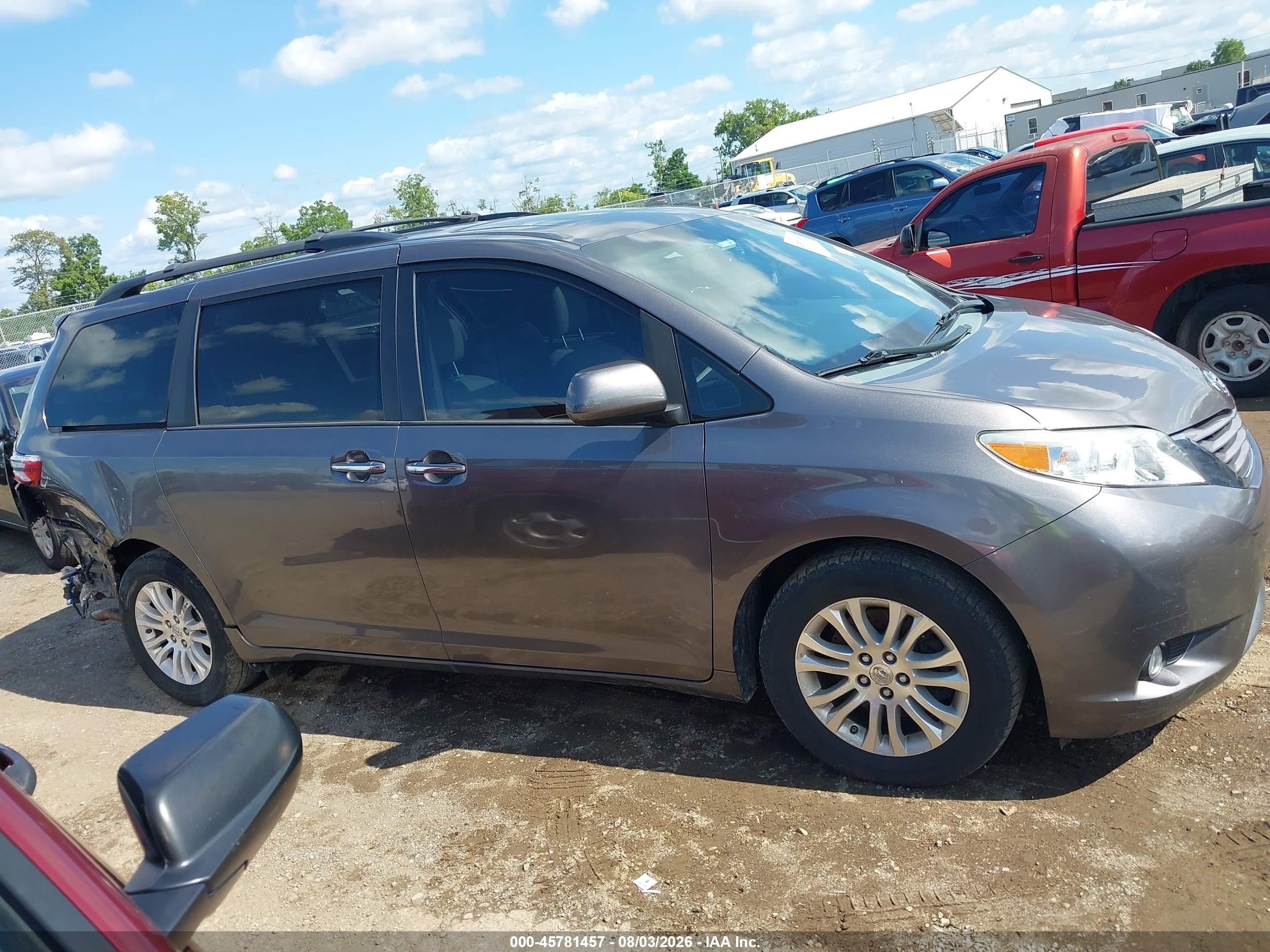 2015 Toyota Sienna Xle 8 Passenger Gray vin: 5TDYK3DC7FS535965