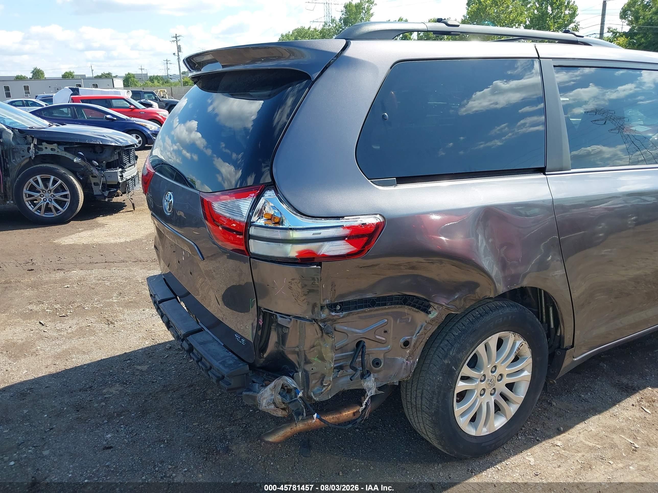2015 Toyota Sienna Xle 8 Passenger Gray vin: 5TDYK3DC7FS535965