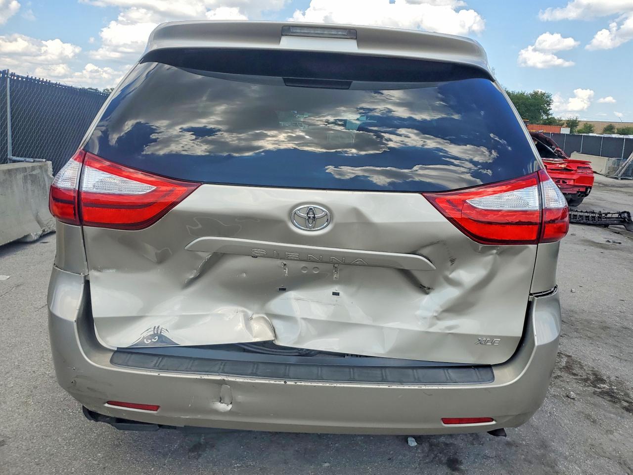 2015 Toyota Sienna Xle 8-passenger Gold vin: 5TDYK3DC7FS560073