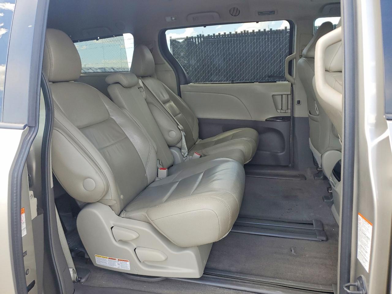 2015 Toyota Sienna Xle 8-passenger Gold vin: 5TDYK3DC7FS560073