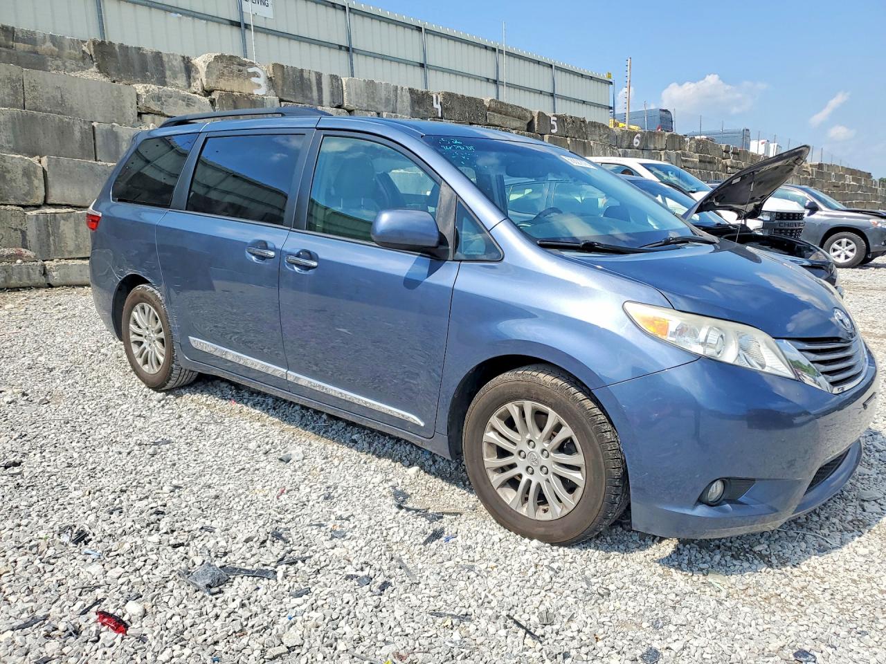 2015 Toyota Sienna Xle 8-passenger Синий vin: 5TDYK3DC7FS568254