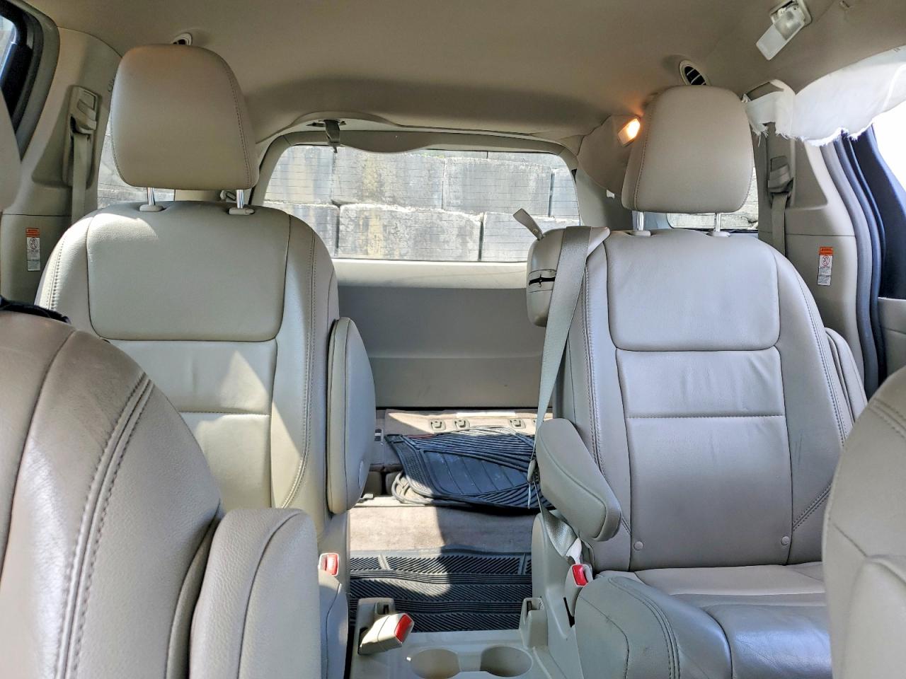 2015 Toyota Sienna Xle 8-passenger Синий vin: 5TDYK3DC7FS568254