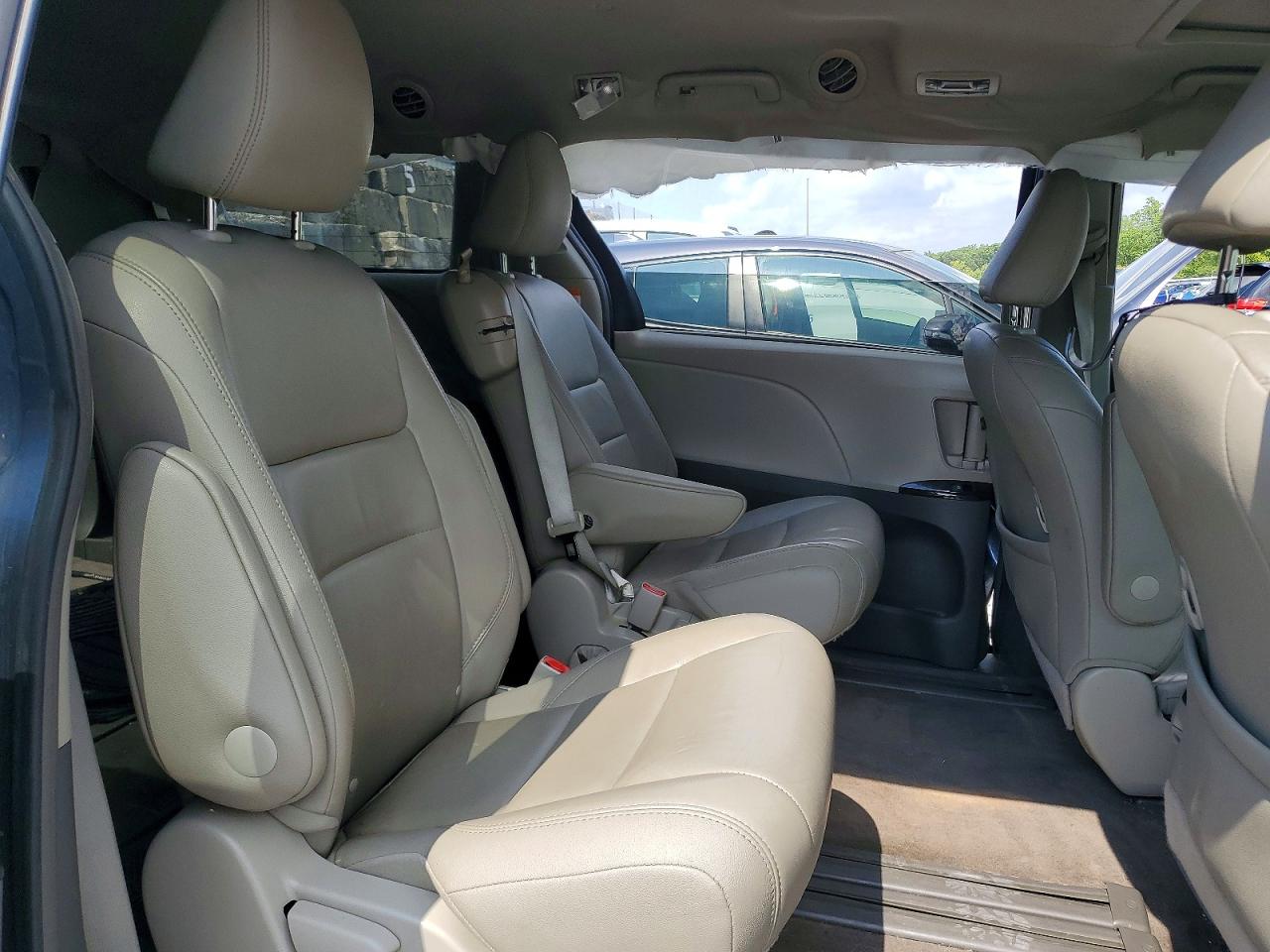 2015 Toyota Sienna Xle 8-passenger Синий vin: 5TDYK3DC7FS568254