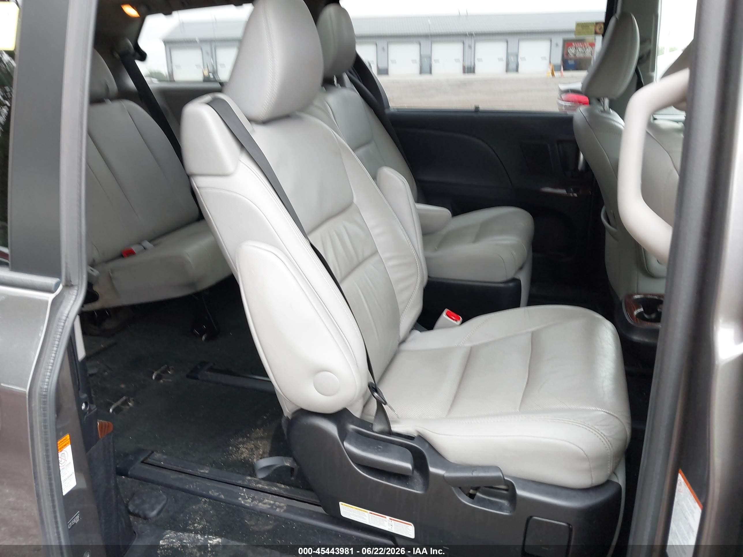 2015 Toyota Sienna Limited Premium 7 Passenger Gray vin: 5TDYK3DC7FS583997