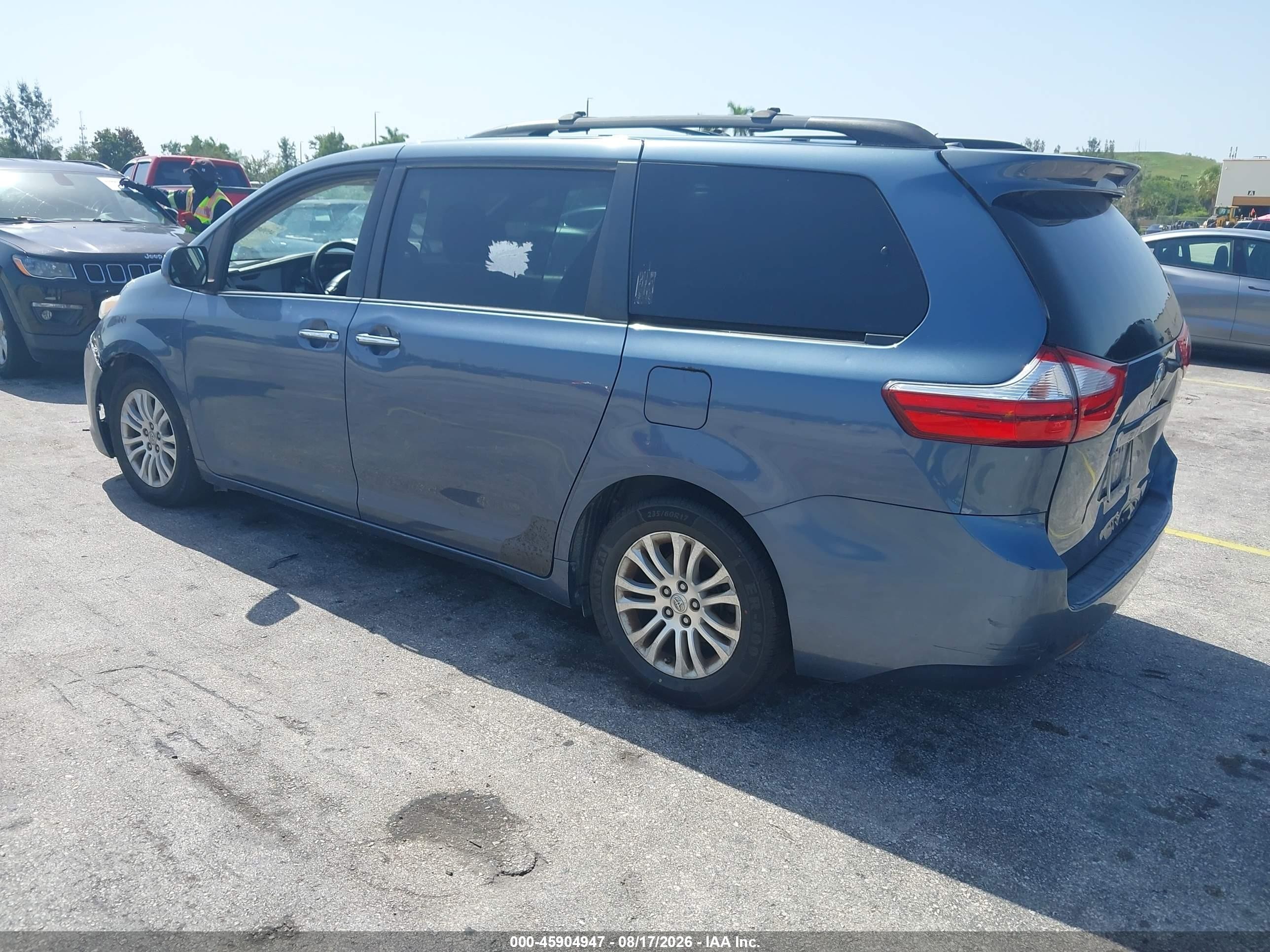 2015 Toyota Sienna Xle 8 Passenger Blue vin: 5TDYK3DC7FS596300