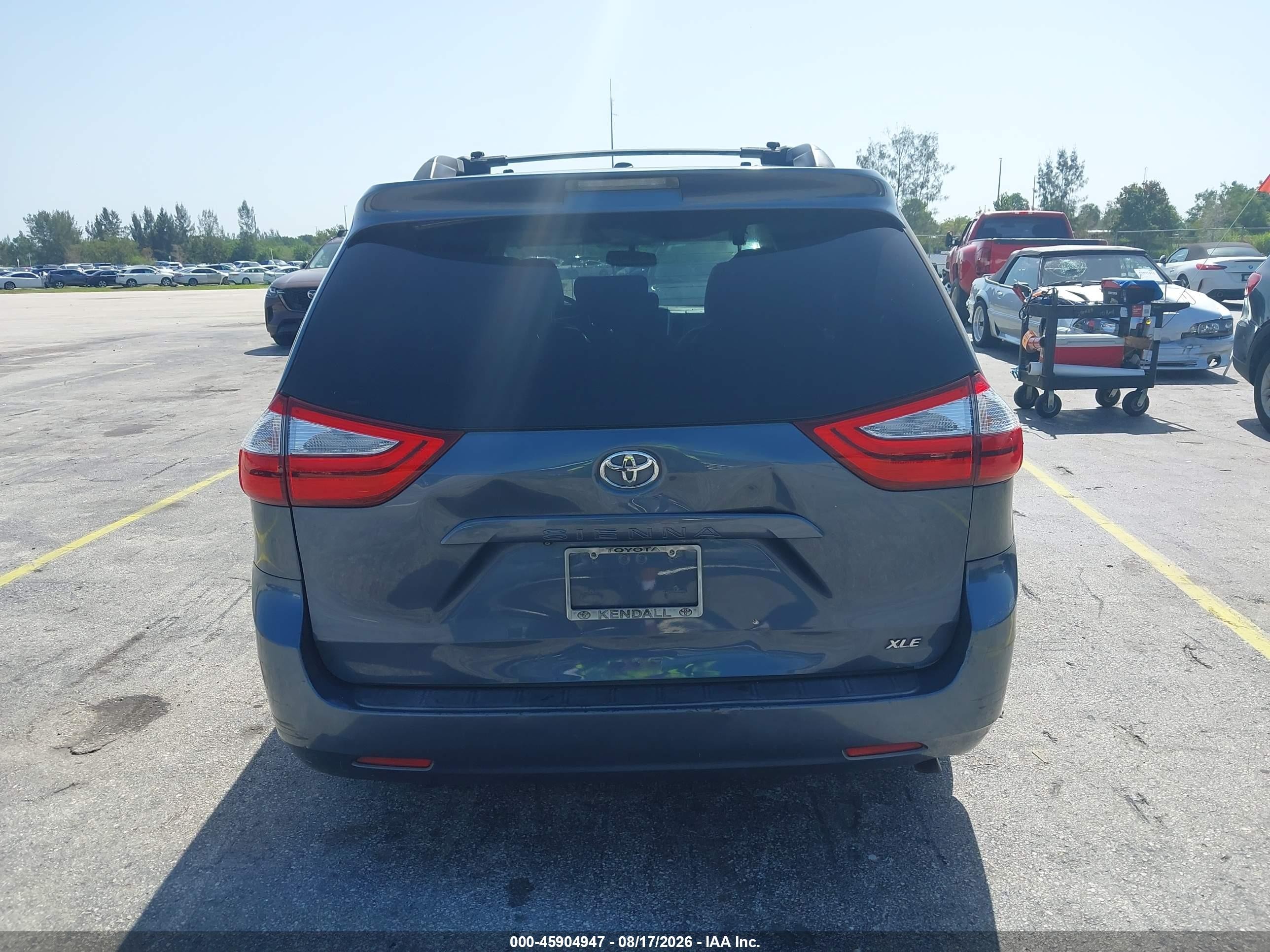 2015 Toyota Sienna Xle 8 Passenger Blue vin: 5TDYK3DC7FS596300