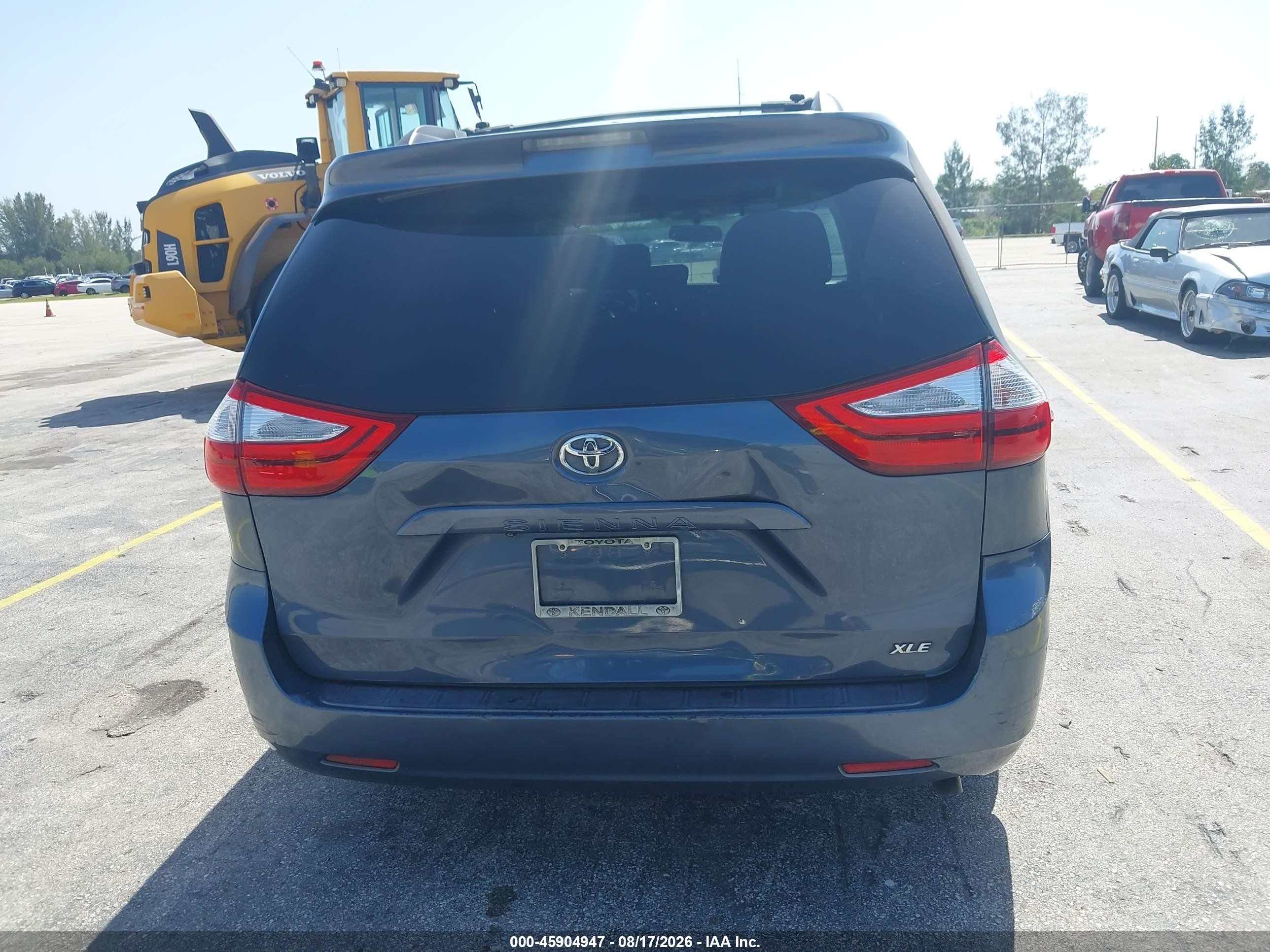 2015 Toyota Sienna Xle 8 Passenger Blue vin: 5TDYK3DC7FS596300