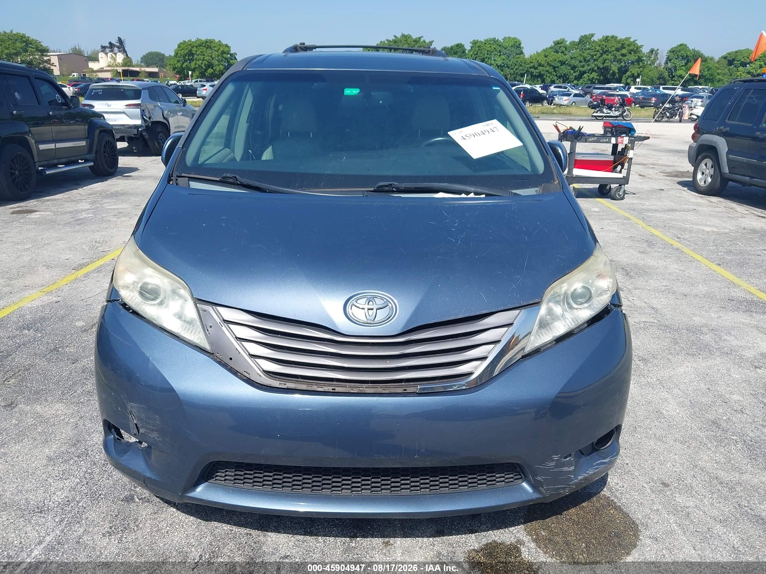 2015 Toyota Sienna Xle 8 Passenger Blue vin: 5TDYK3DC7FS596300
