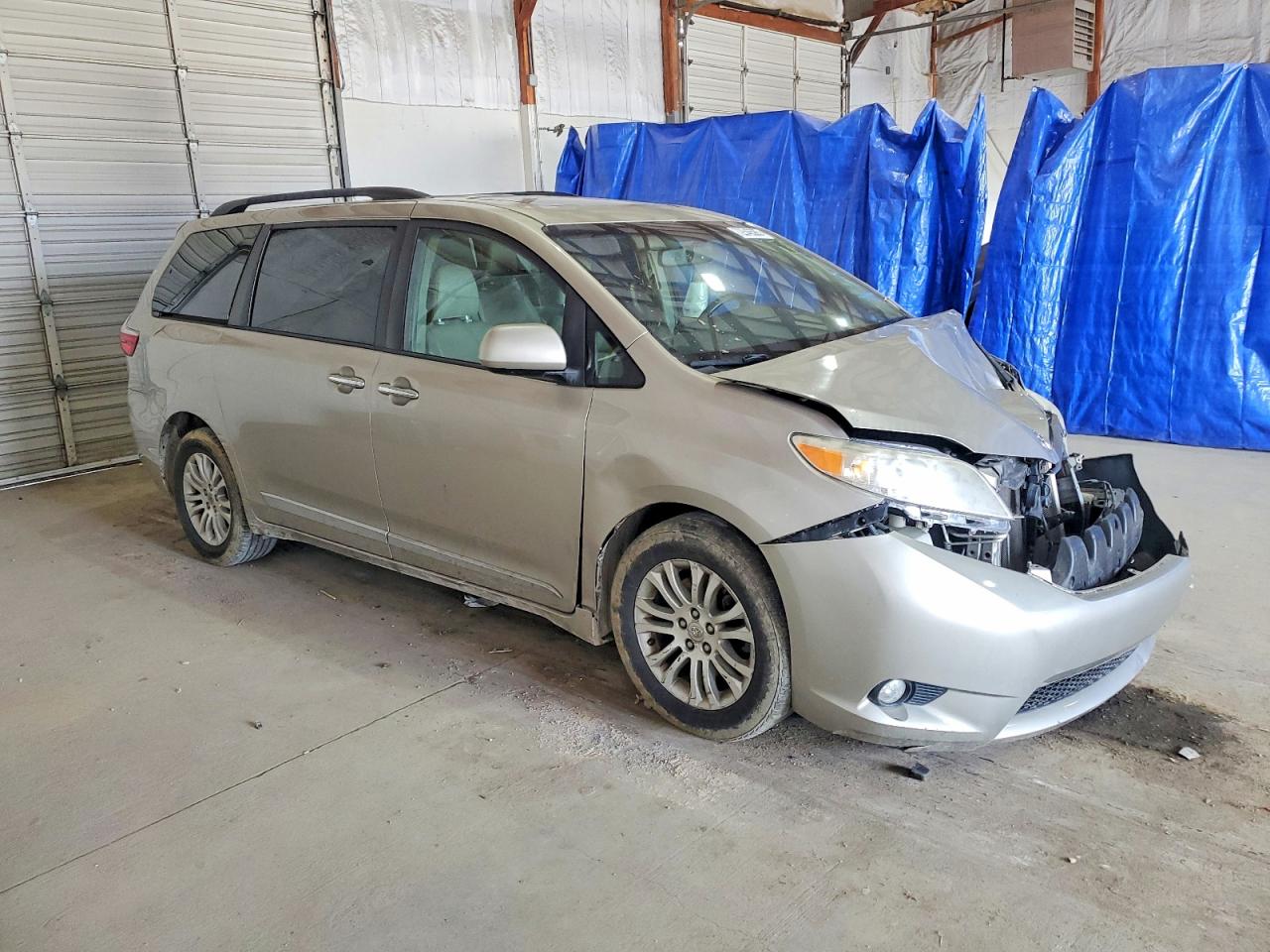 2015 Toyota Sienna Xle Tan vin: 5TDYK3DC7FS605609