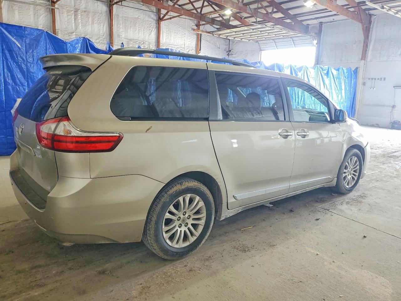 2015 Toyota Sienna Xle Tan vin: 5TDYK3DC7FS605609