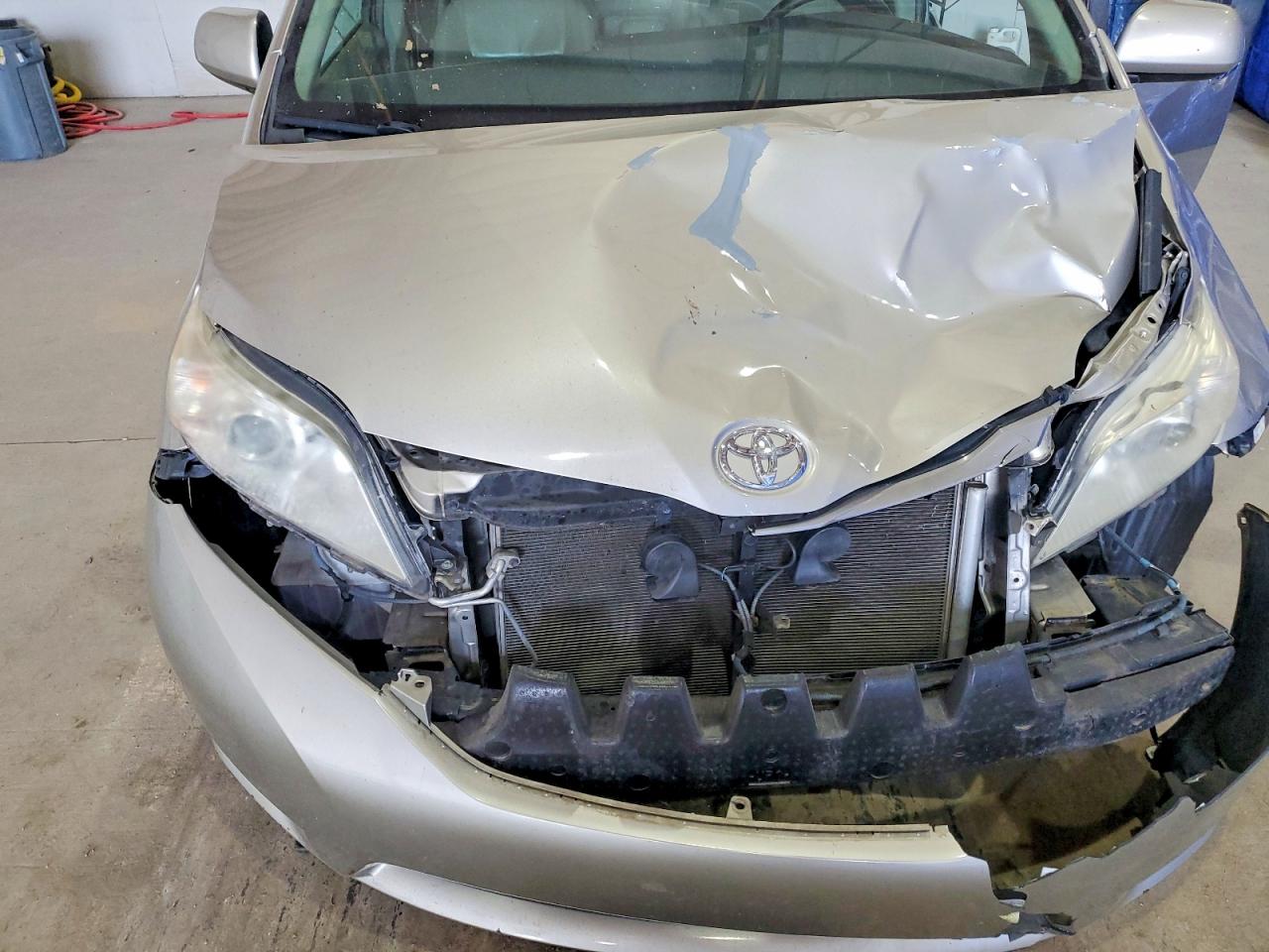 2015 Toyota Sienna Xle Tan vin: 5TDYK3DC7FS605609