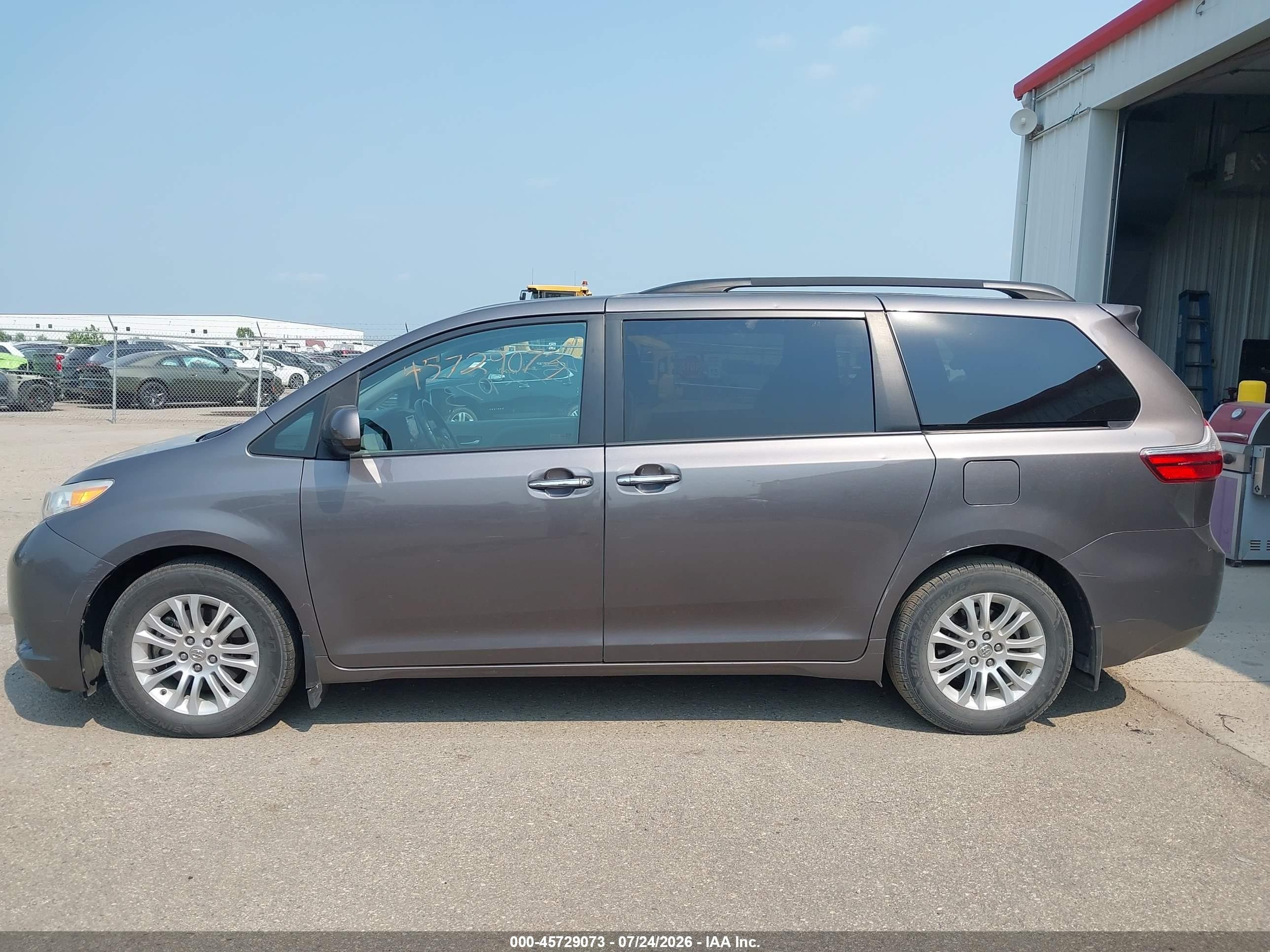 2015 Toyota Sienna Xle 8 Passenger Gray vin: 5TDYK3DC7FS612754