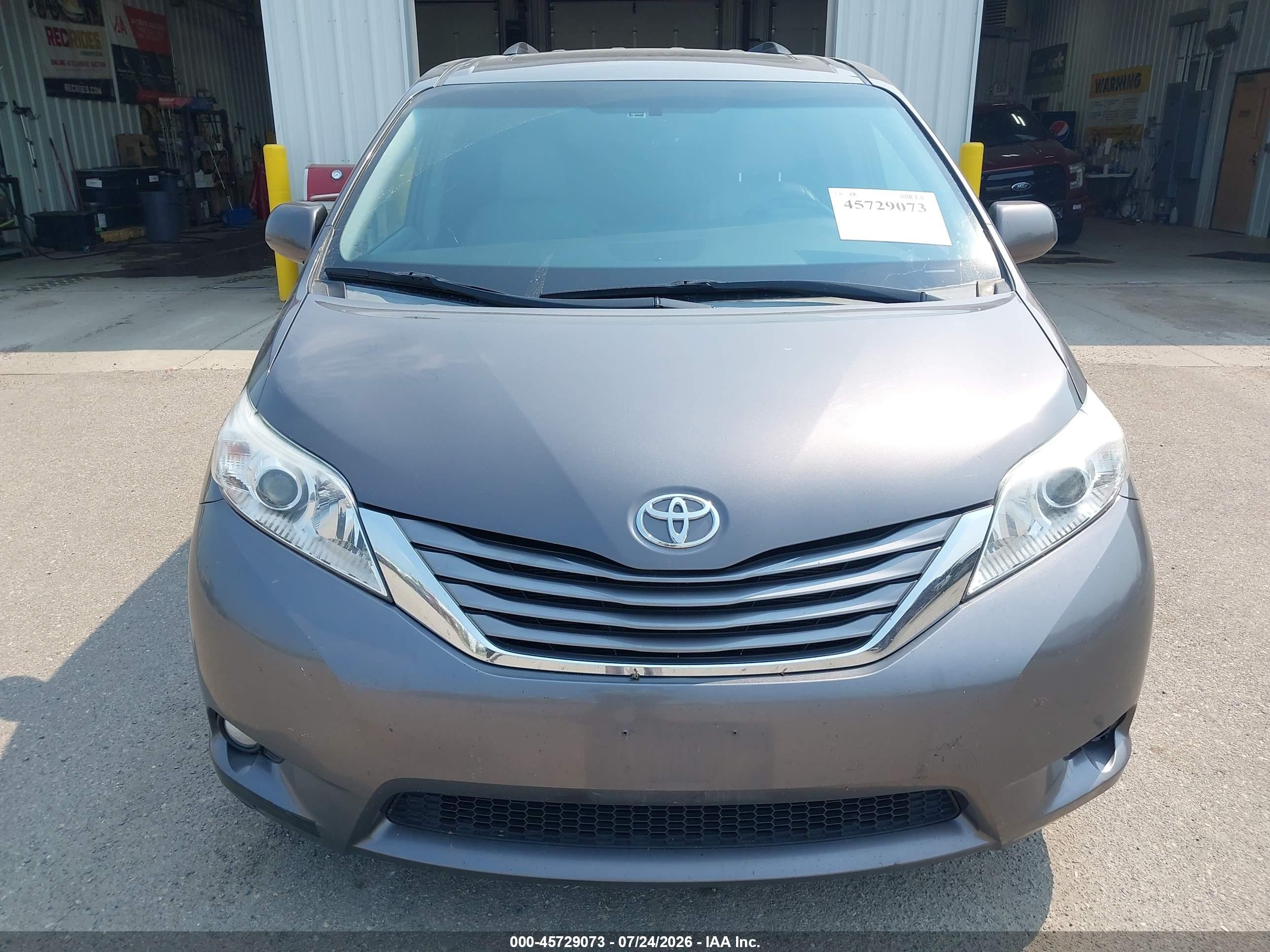 2015 Toyota Sienna Xle 8 Passenger Gray vin: 5TDYK3DC7FS612754