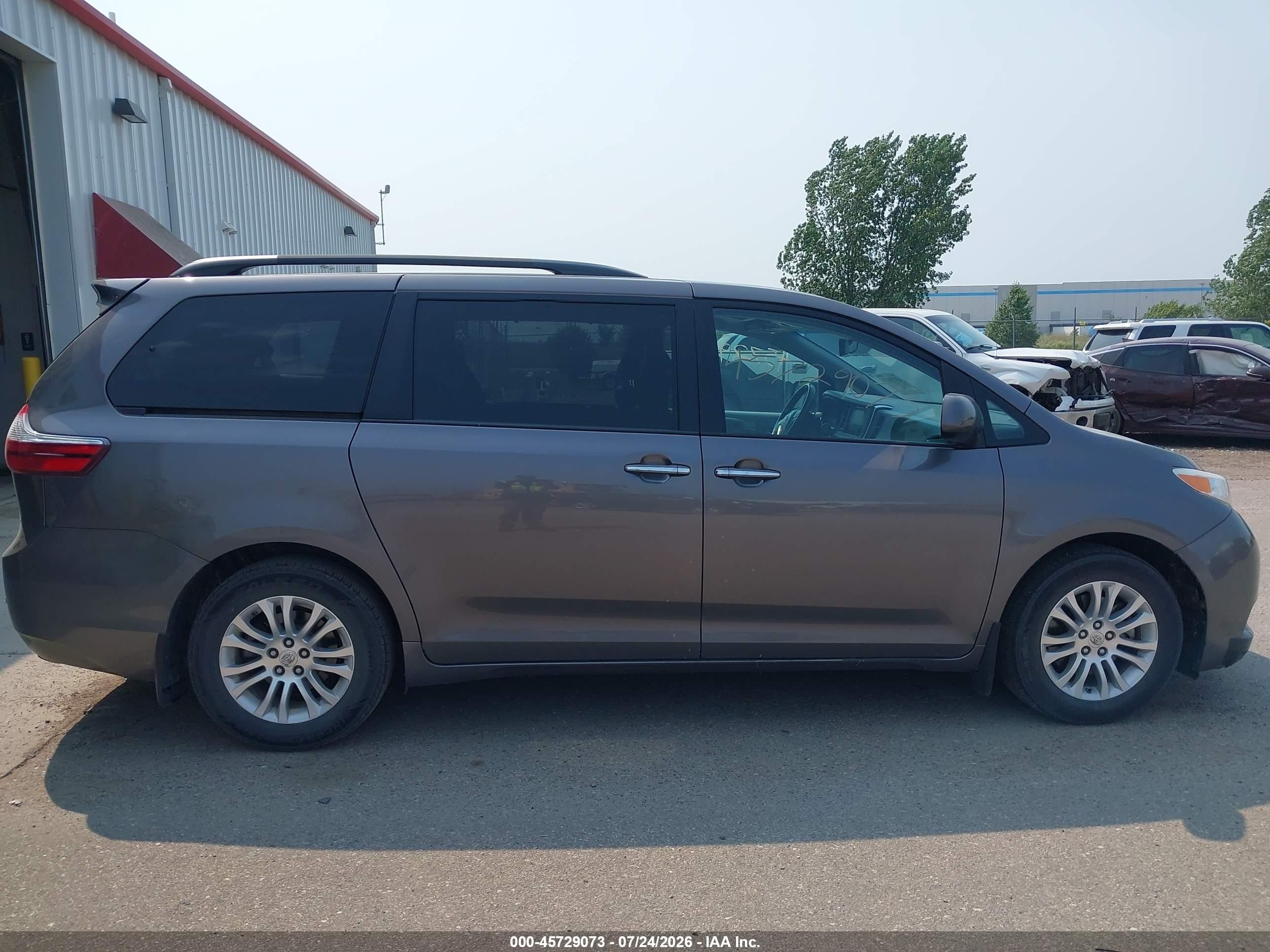 2015 Toyota Sienna Xle 8 Passenger Gray vin: 5TDYK3DC7FS612754