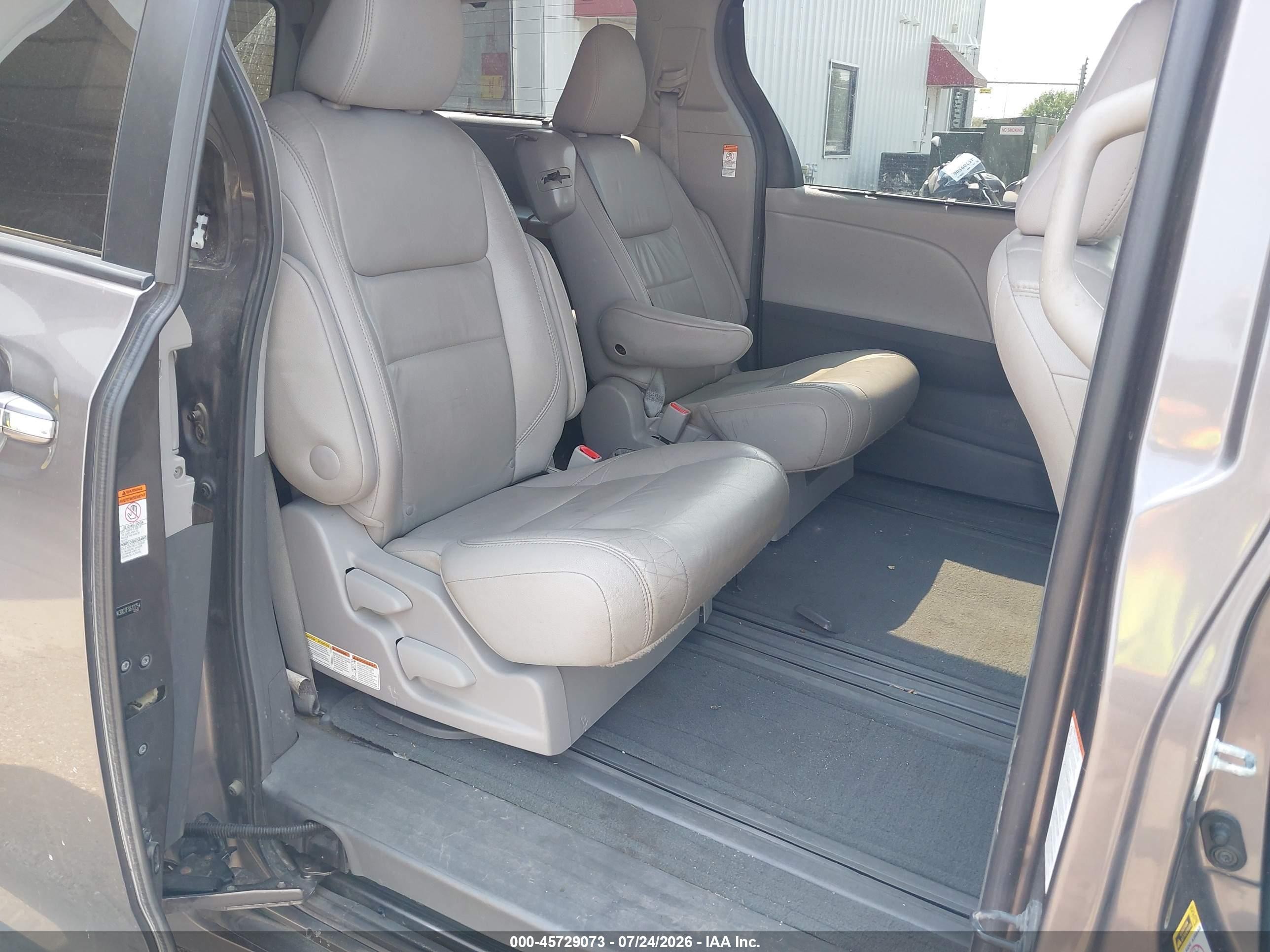 2015 Toyota Sienna Xle 8 Passenger Gray vin: 5TDYK3DC7FS612754