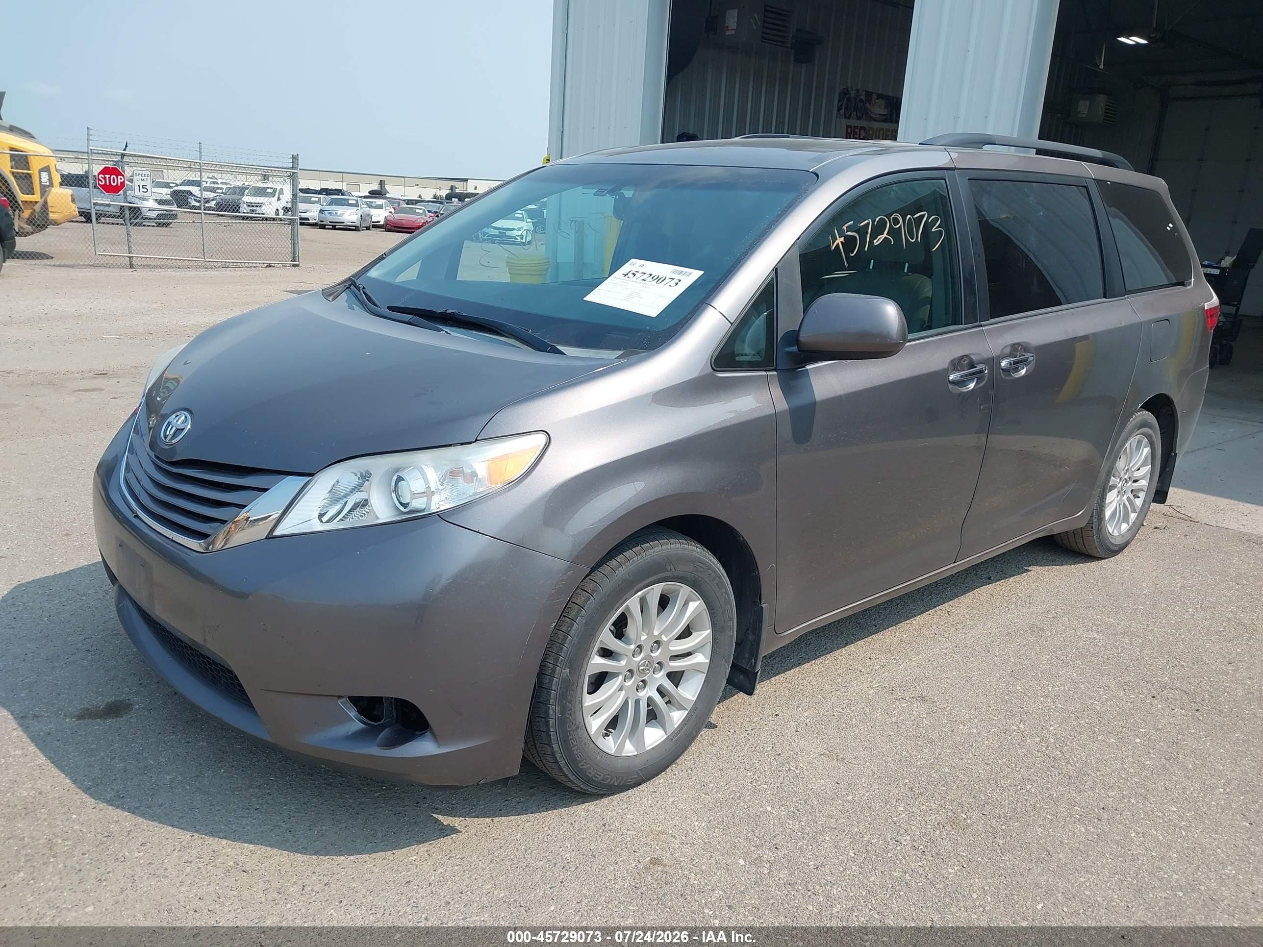 2015 Toyota Sienna Xle 8 Passenger Gray vin: 5TDYK3DC7FS612754