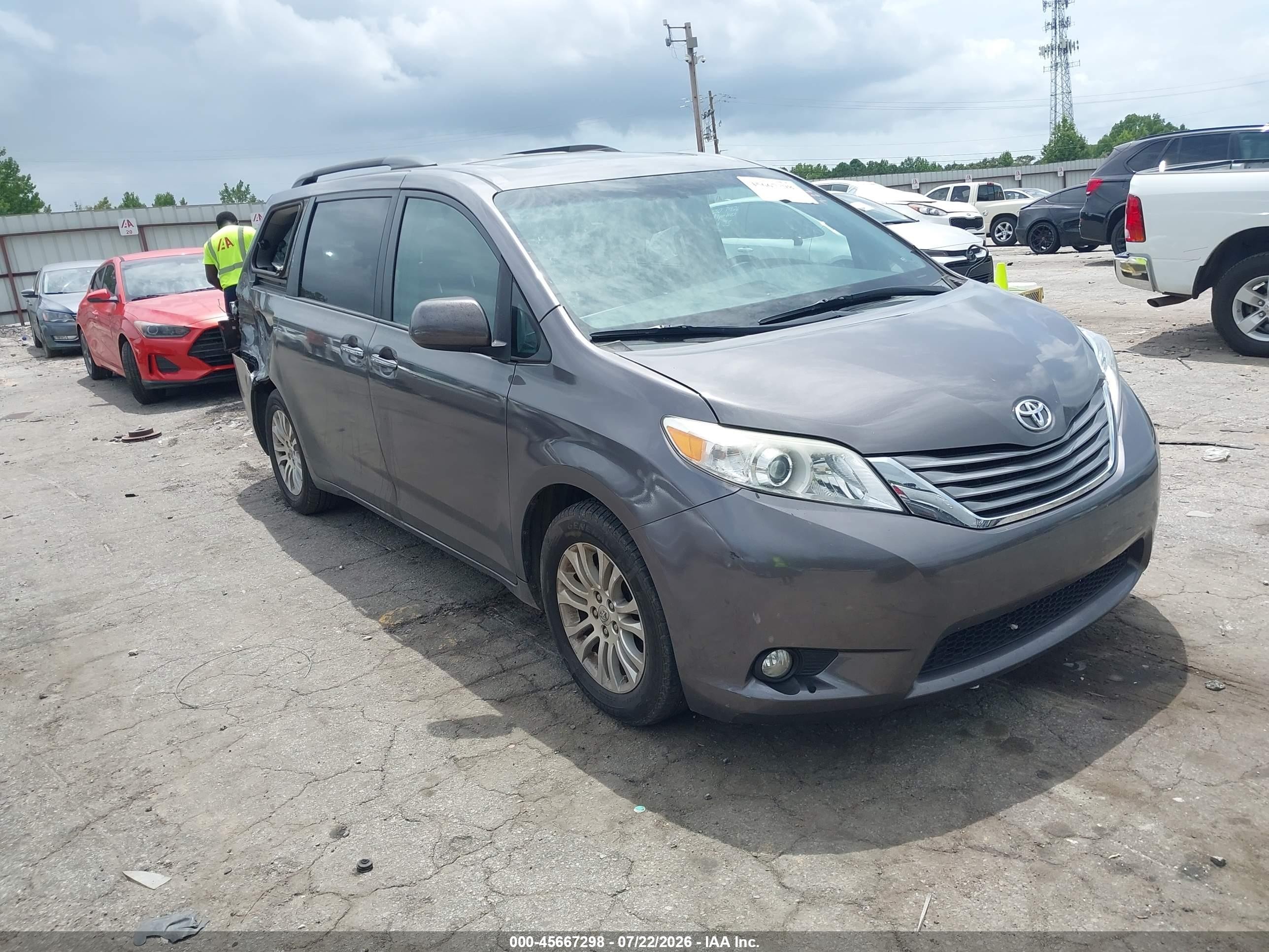 2015 Toyota Sienna Xle 8 Passenger Серый vin: 5TDYK3DC7FS620143