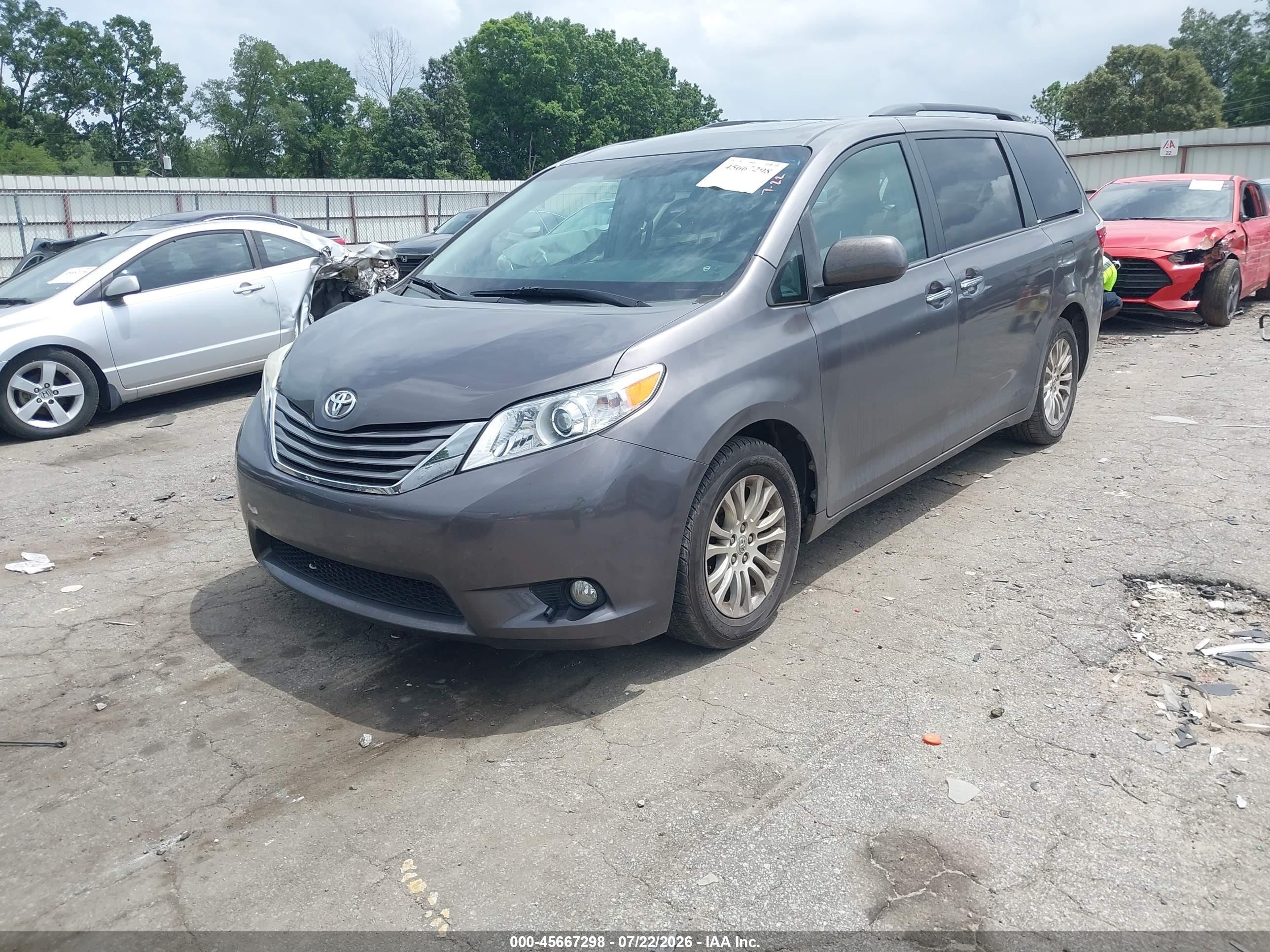 2015 Toyota Sienna Xle 8 Passenger Gray vin: 5TDYK3DC7FS620143