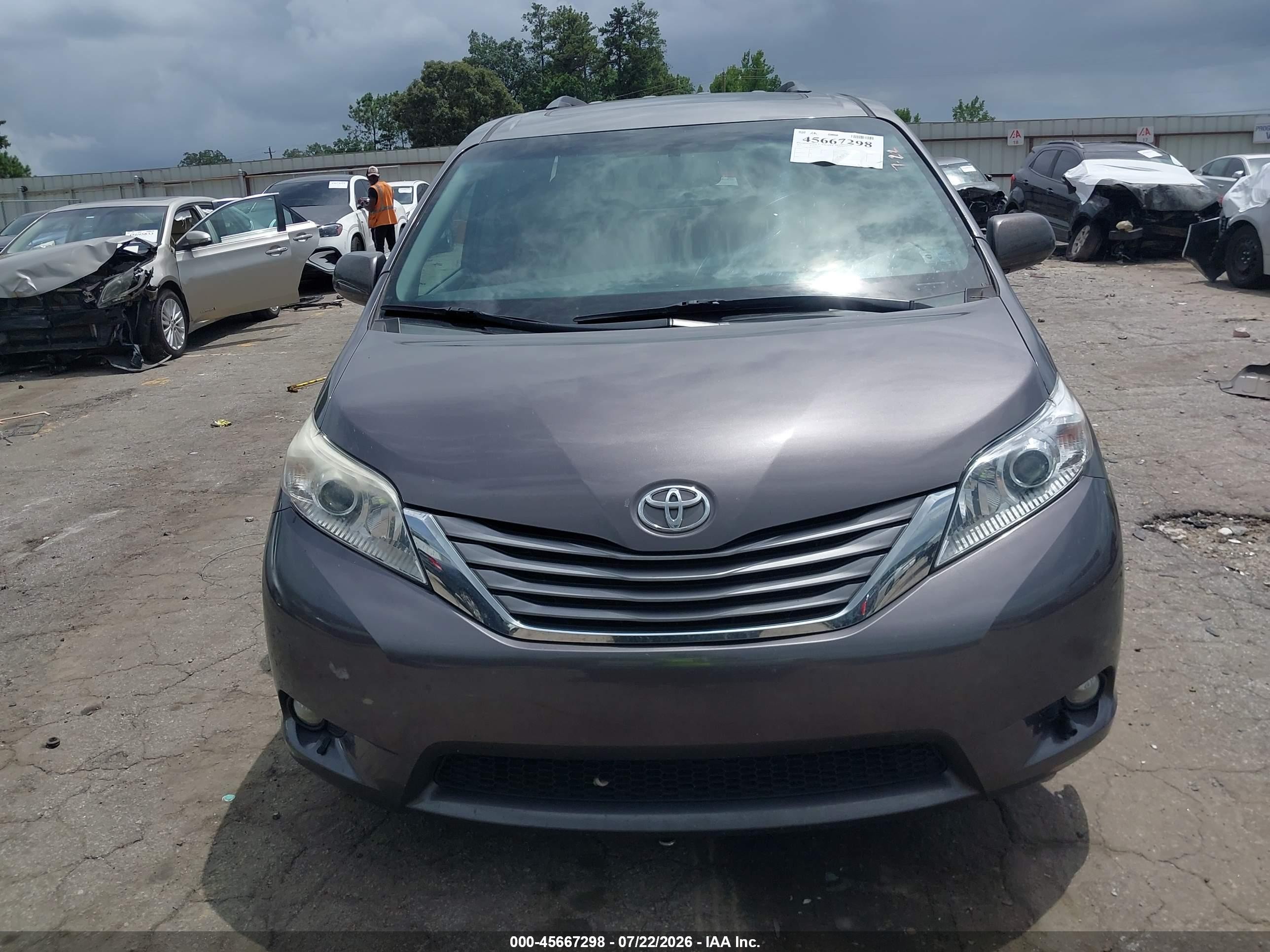 2015 Toyota Sienna Xle 8 Passenger Gray vin: 5TDYK3DC7FS620143