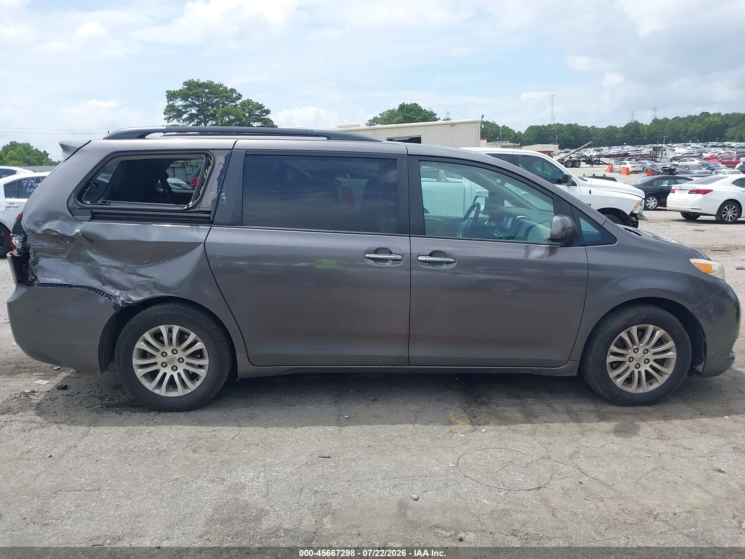 2015 Toyota Sienna Xle 8 Passenger Gray vin: 5TDYK3DC7FS620143