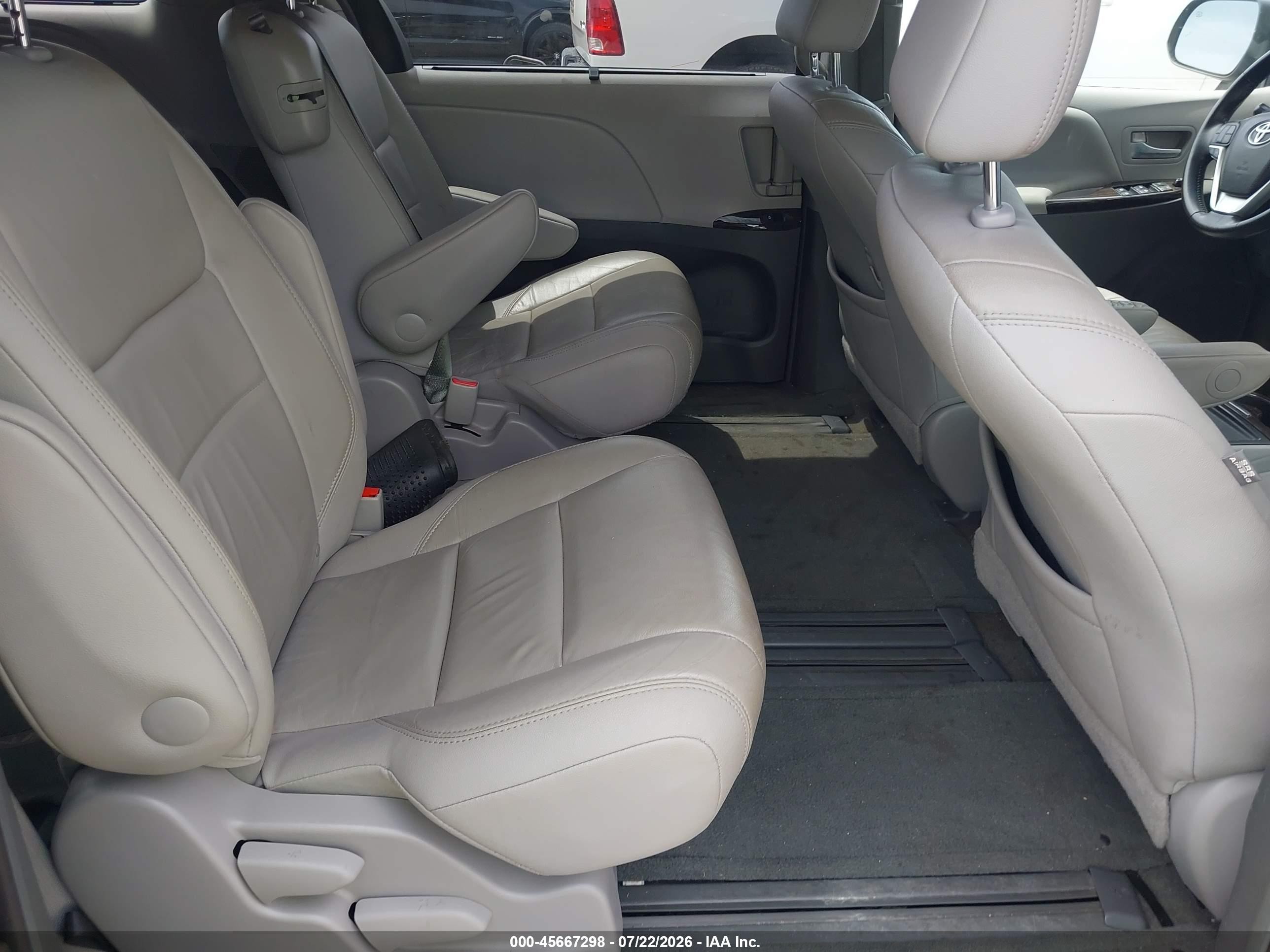 2015 Toyota Sienna Xle 8 Passenger Gray vin: 5TDYK3DC7FS620143