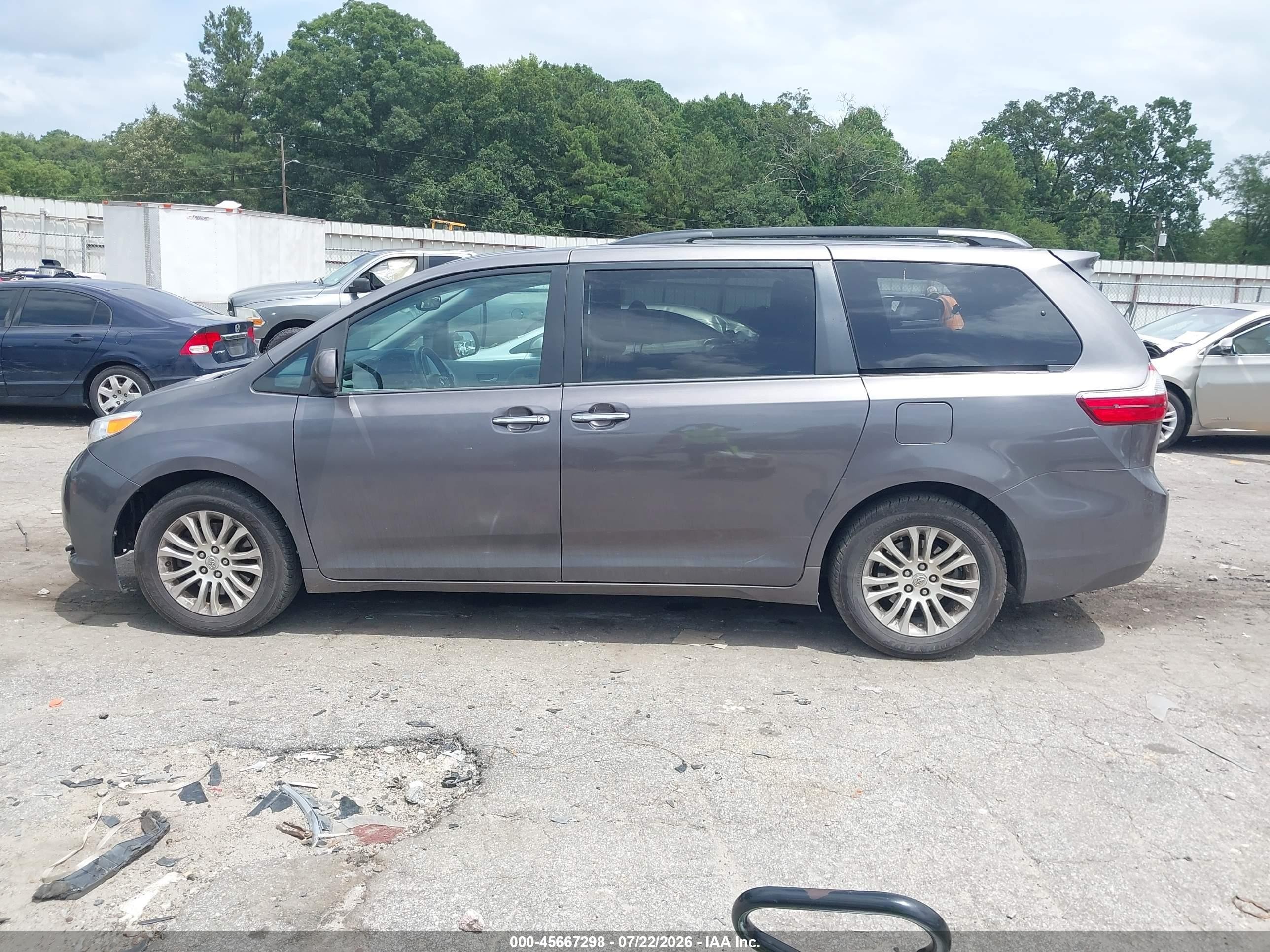 2015 Toyota Sienna Xle 8 Passenger Gray vin: 5TDYK3DC7FS620143