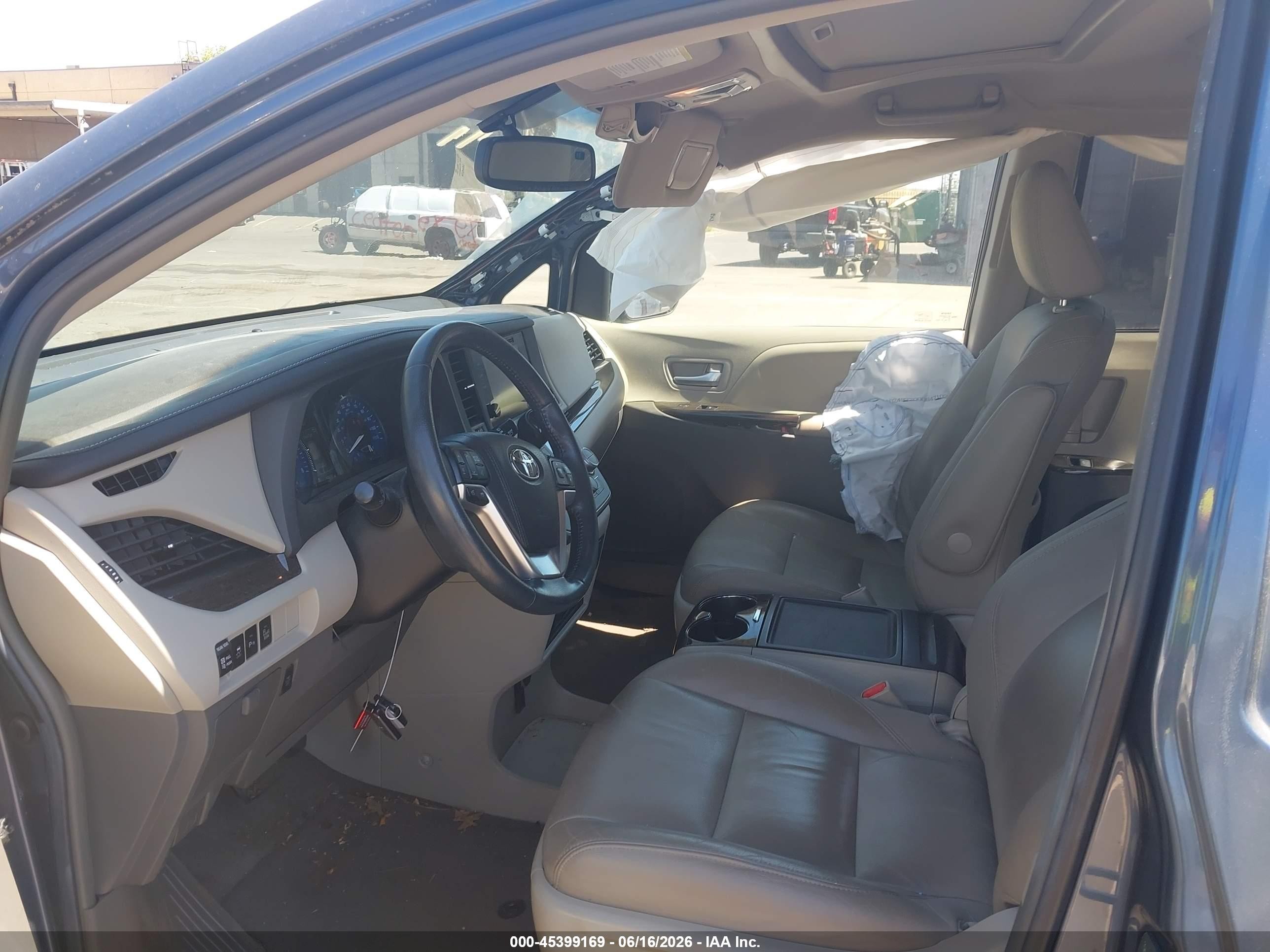 2015 Toyota Sienna Xle Premium 8 Passenger Blue vin: 5TDYK3DC7FS620563