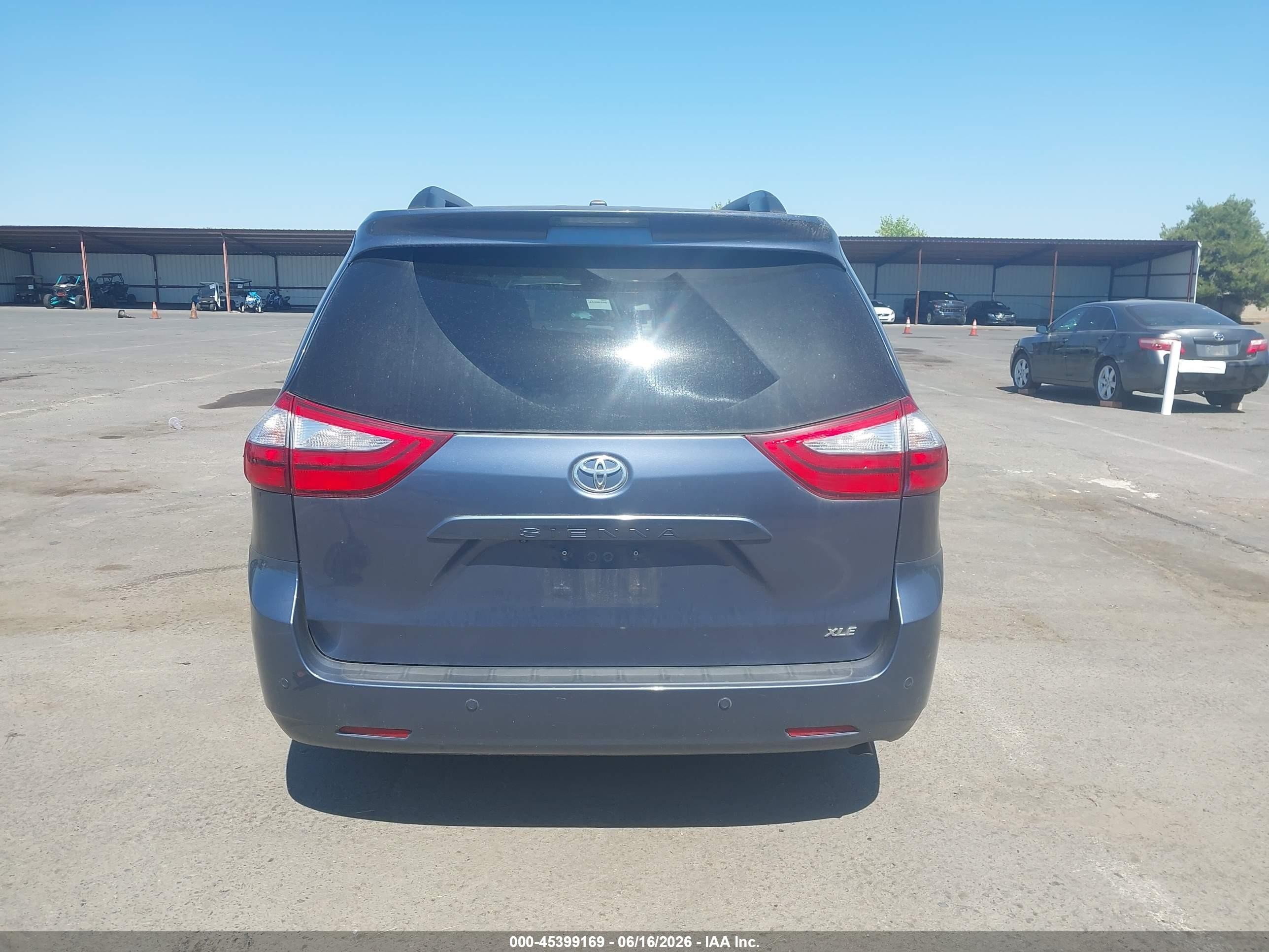2015 Toyota Sienna Xle Premium 8 Passenger Blue vin: 5TDYK3DC7FS620563