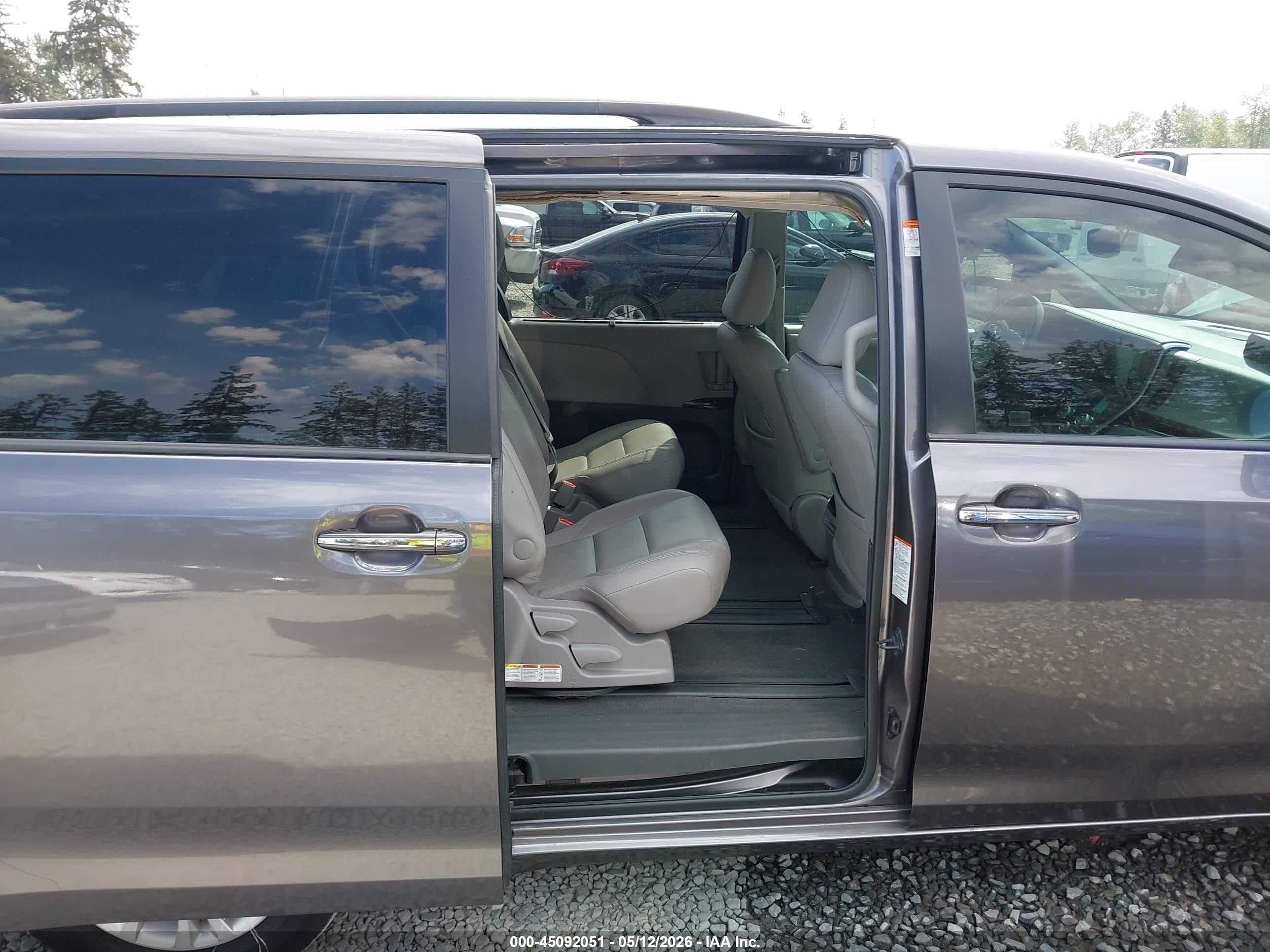 2015 Toyota Sienna Xle 8 Passenger Gray vin: 5TDYK3DC7FS630252