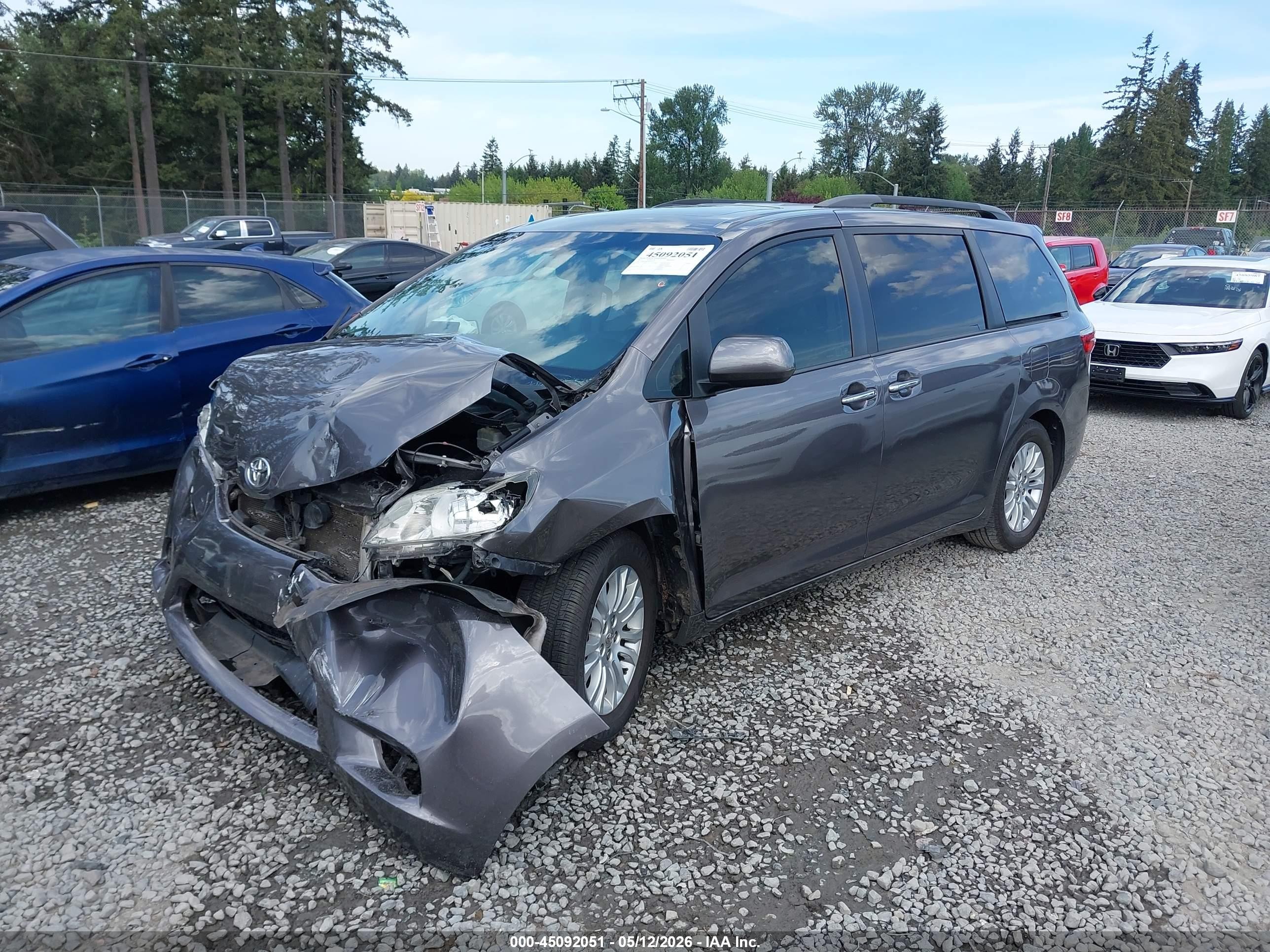 2015 Toyota Sienna Xle 8 Passenger Gray vin: 5TDYK3DC7FS630252