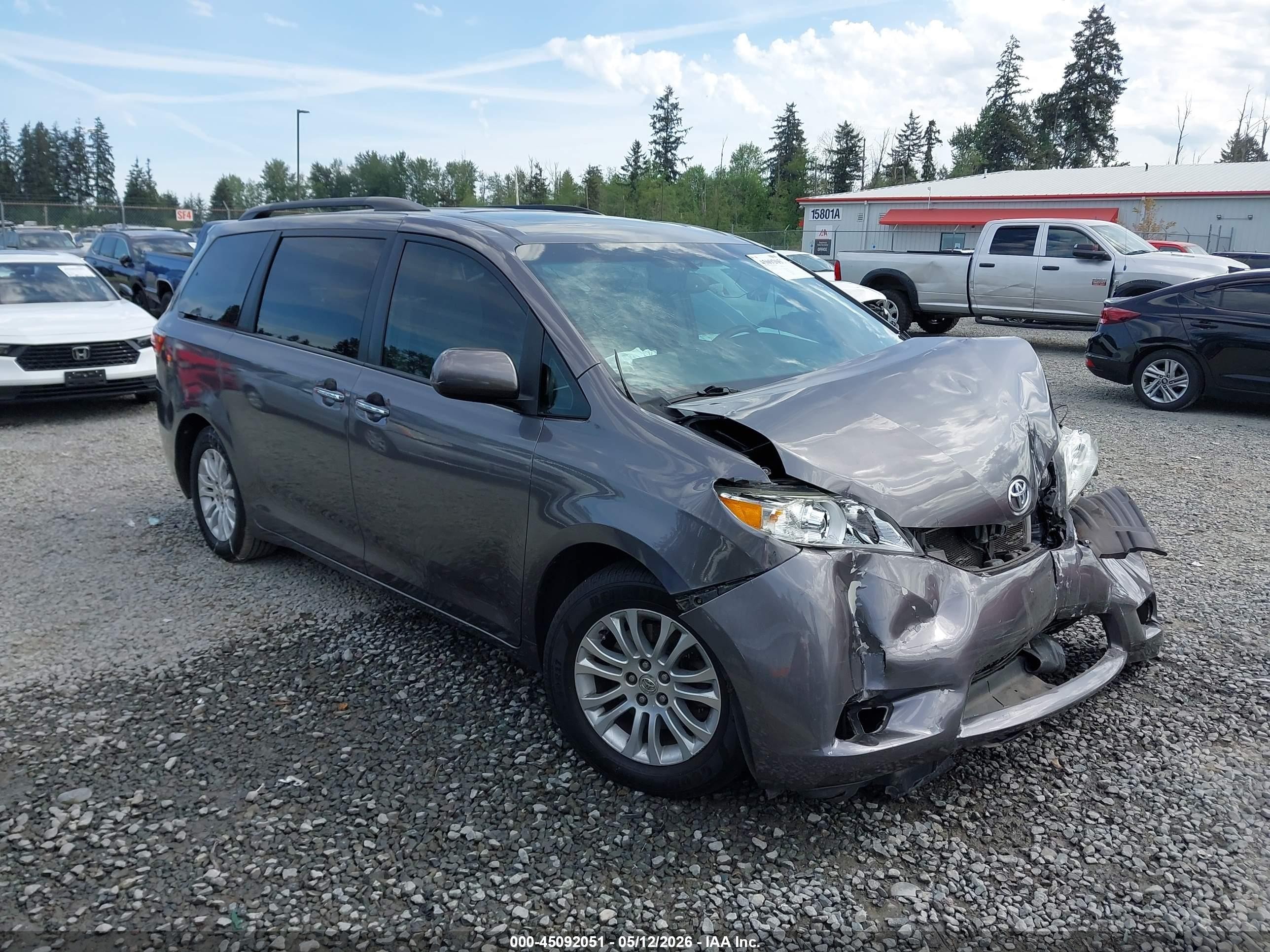 2015 Toyota Sienna Xle 8 Passenger Gray vin: 5TDYK3DC7FS630252