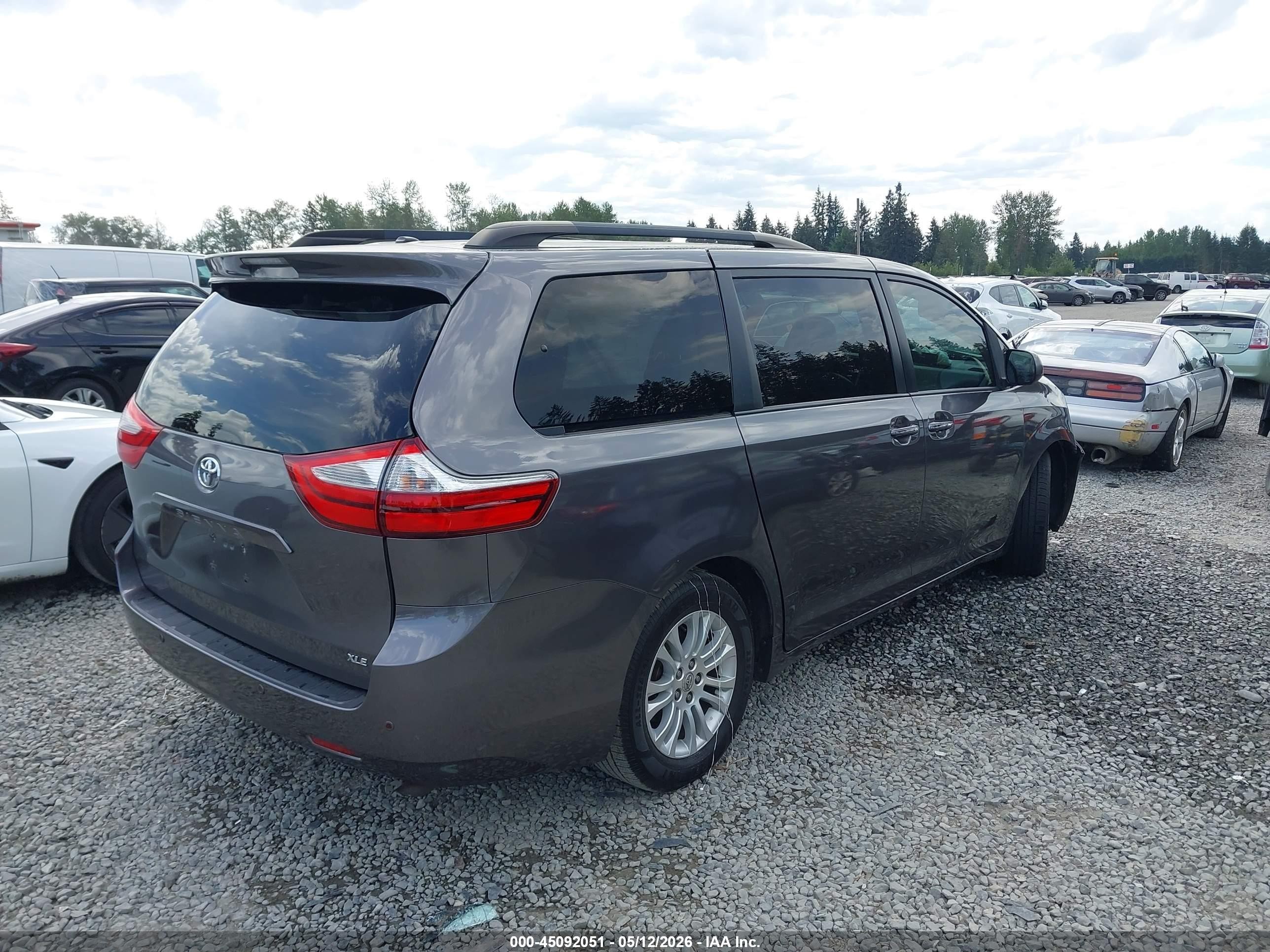 2015 Toyota Sienna Xle 8 Passenger Gray vin: 5TDYK3DC7FS630252