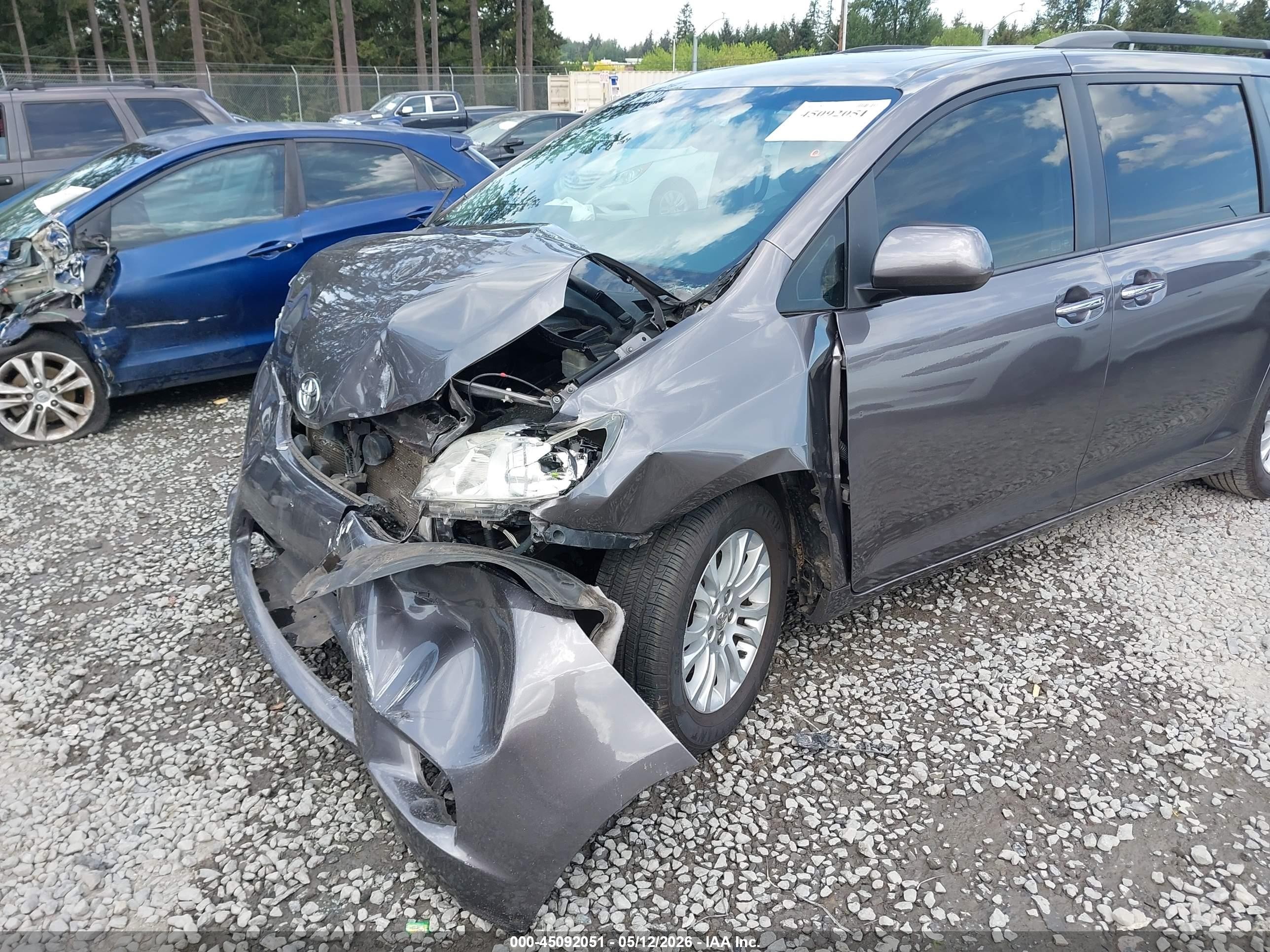 2015 Toyota Sienna Xle 8 Passenger Gray vin: 5TDYK3DC7FS630252