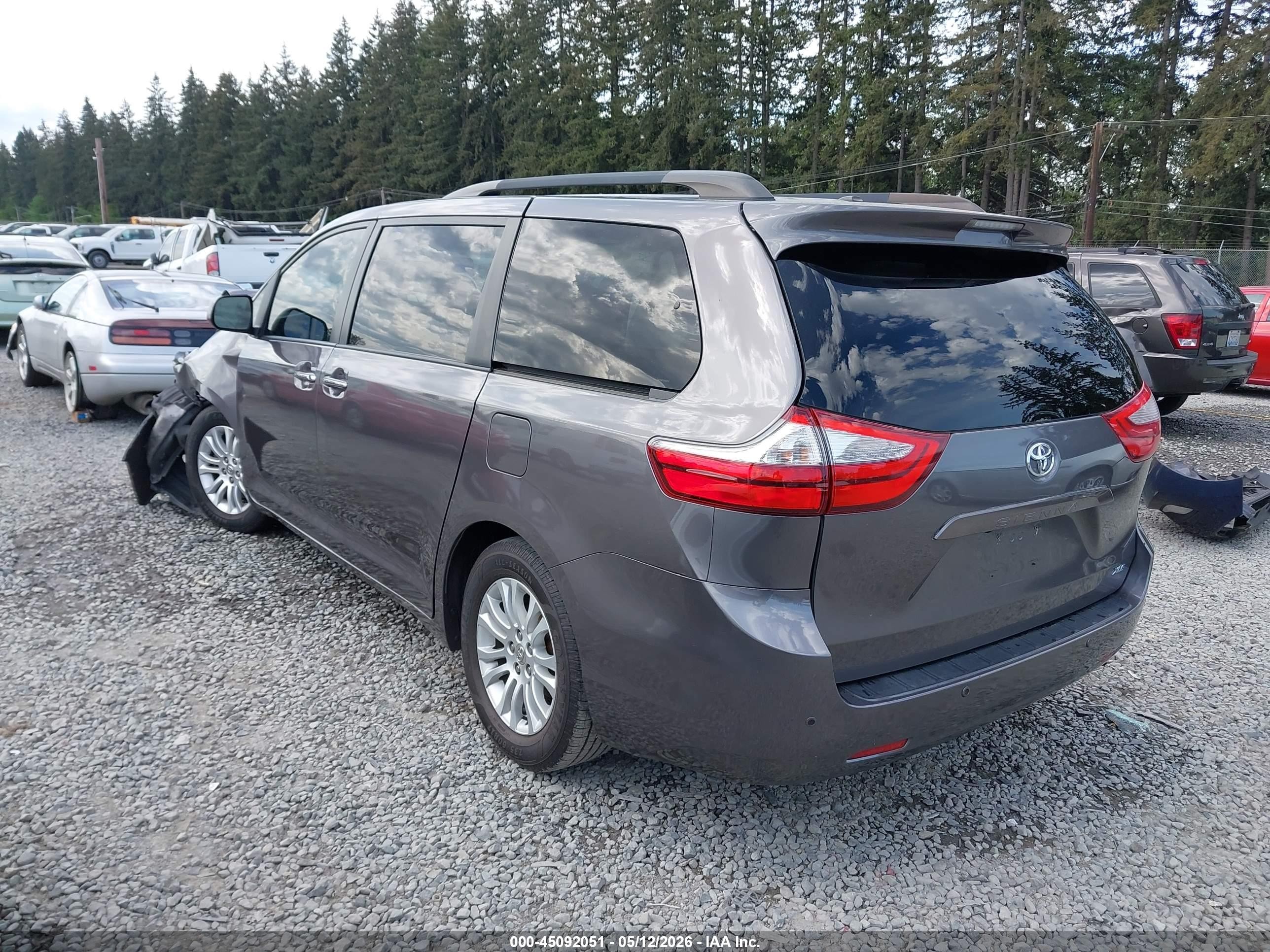 2015 Toyota Sienna Xle 8 Passenger Gray vin: 5TDYK3DC7FS630252