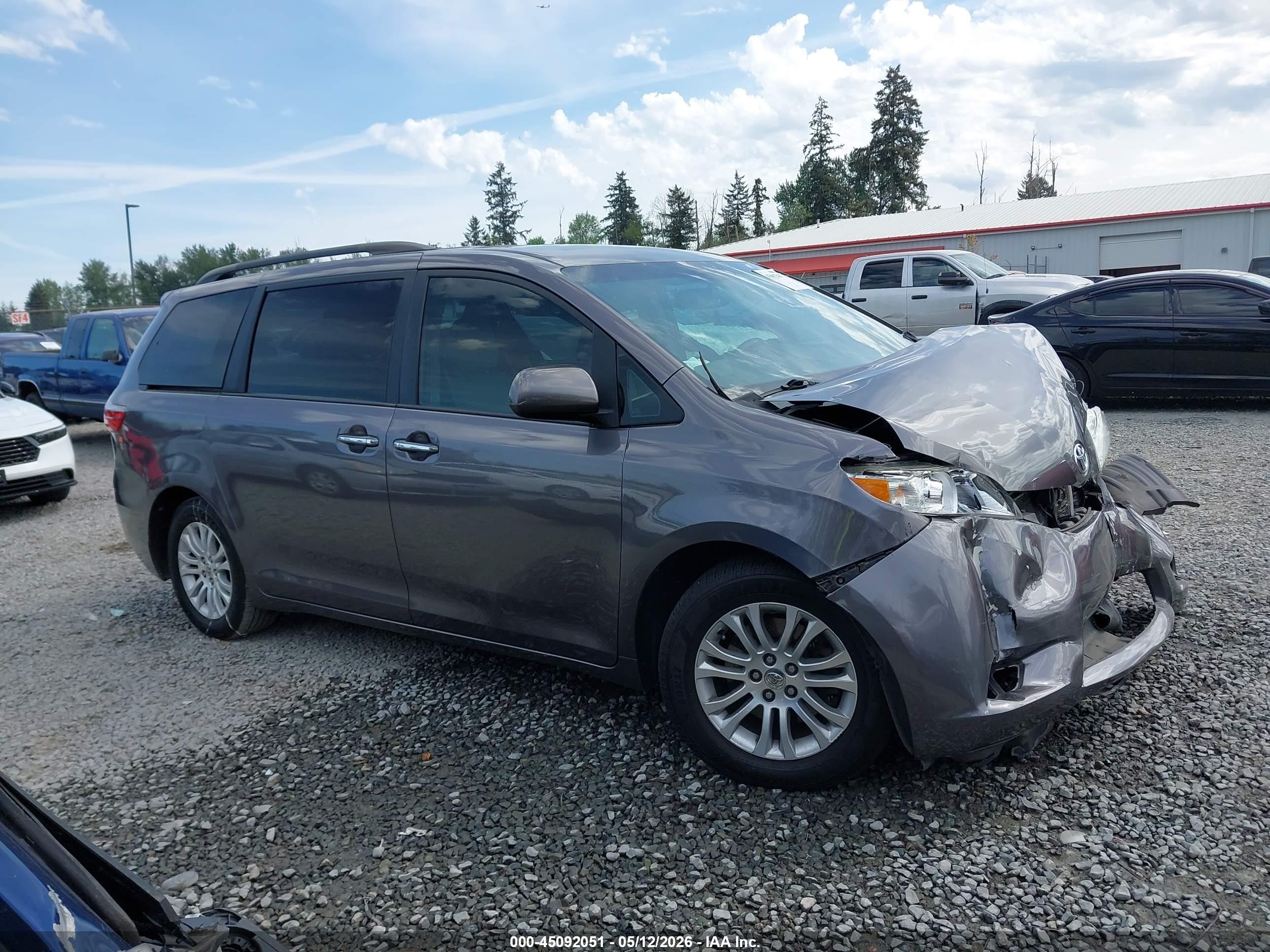2015 Toyota Sienna Xle 8 Passenger Gray vin: 5TDYK3DC7FS630252