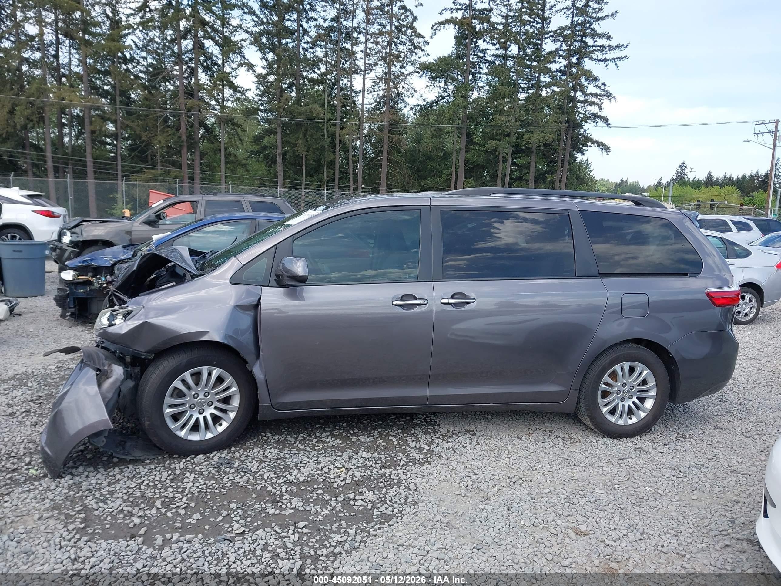 2015 Toyota Sienna Xle 8 Passenger Gray vin: 5TDYK3DC7FS630252