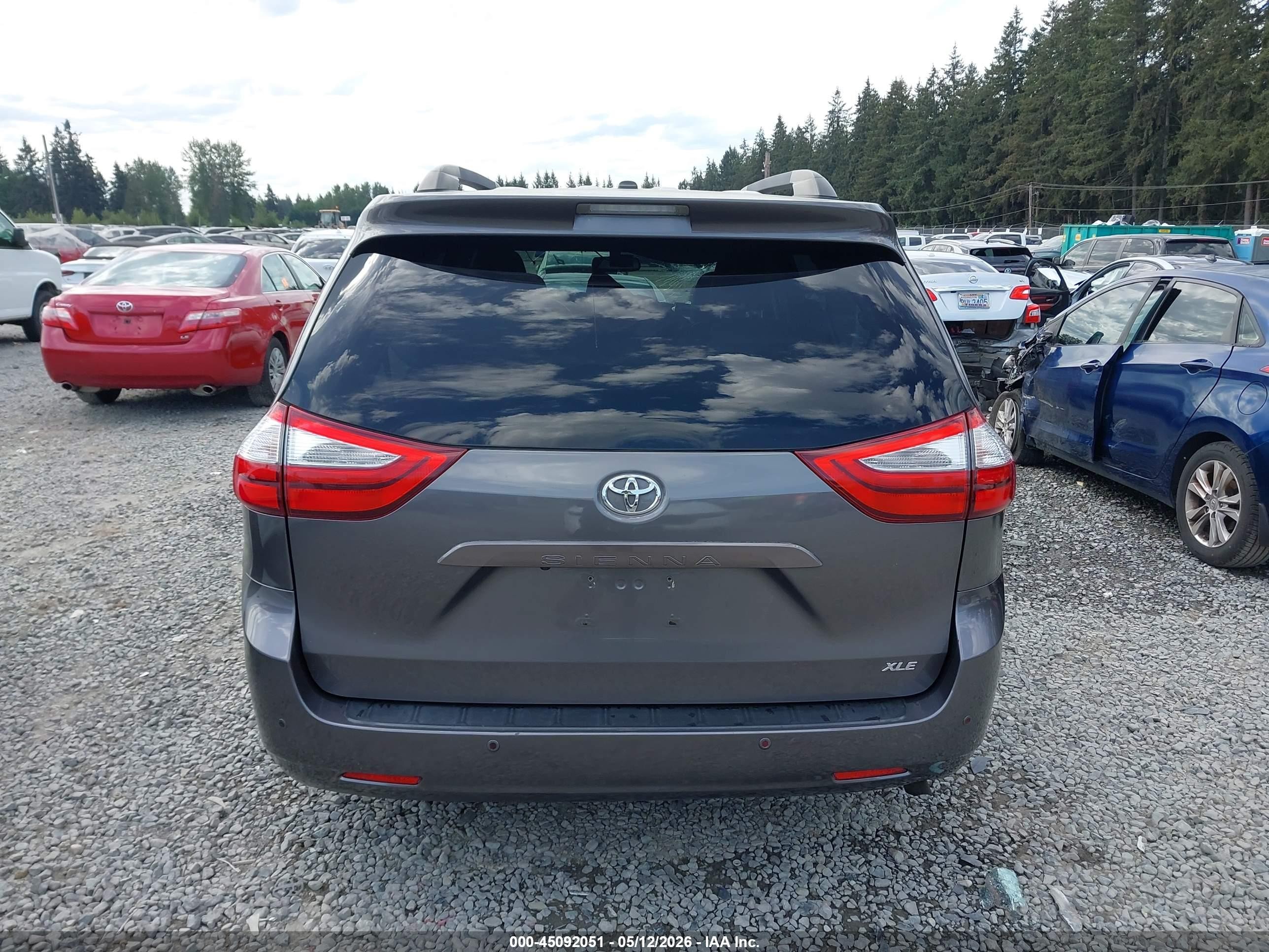 2015 Toyota Sienna Xle 8 Passenger Gray vin: 5TDYK3DC7FS630252