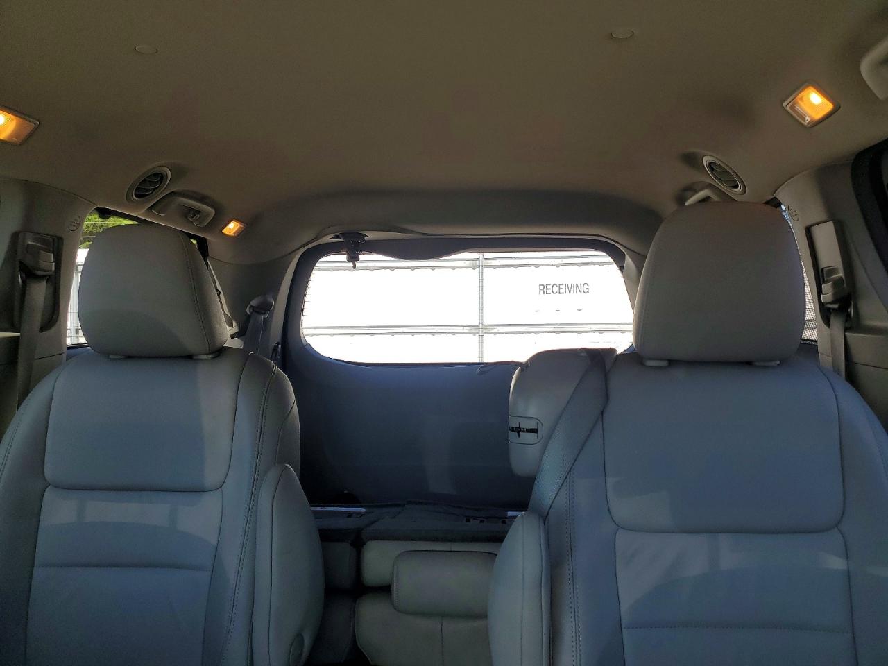 2015 Toyota Sienna Xle 8-passenger Silver vin: 5TDYK3DC7FS632809