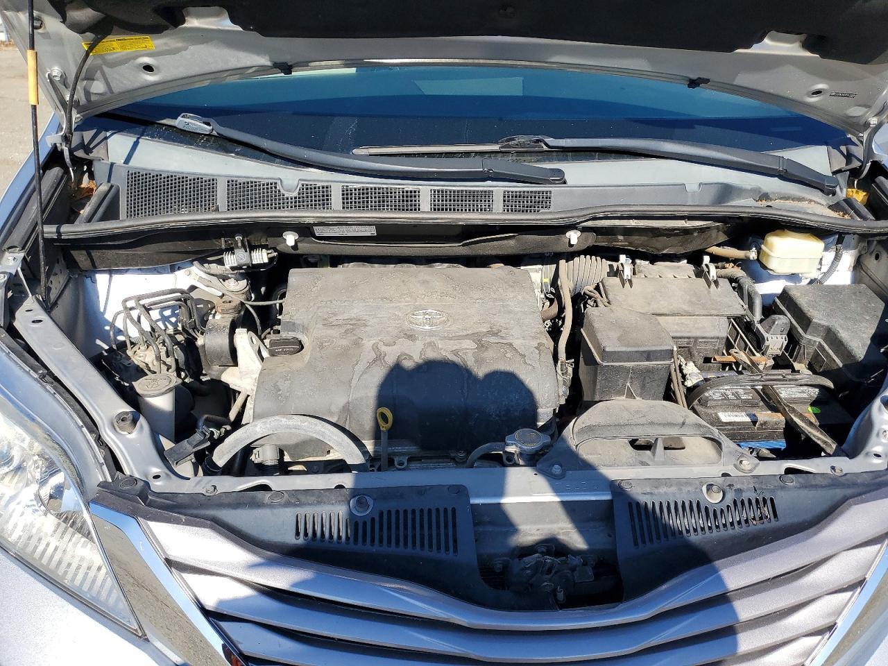 2015 Toyota Sienna Xle 8-passenger Silver vin: 5TDYK3DC7FS632809