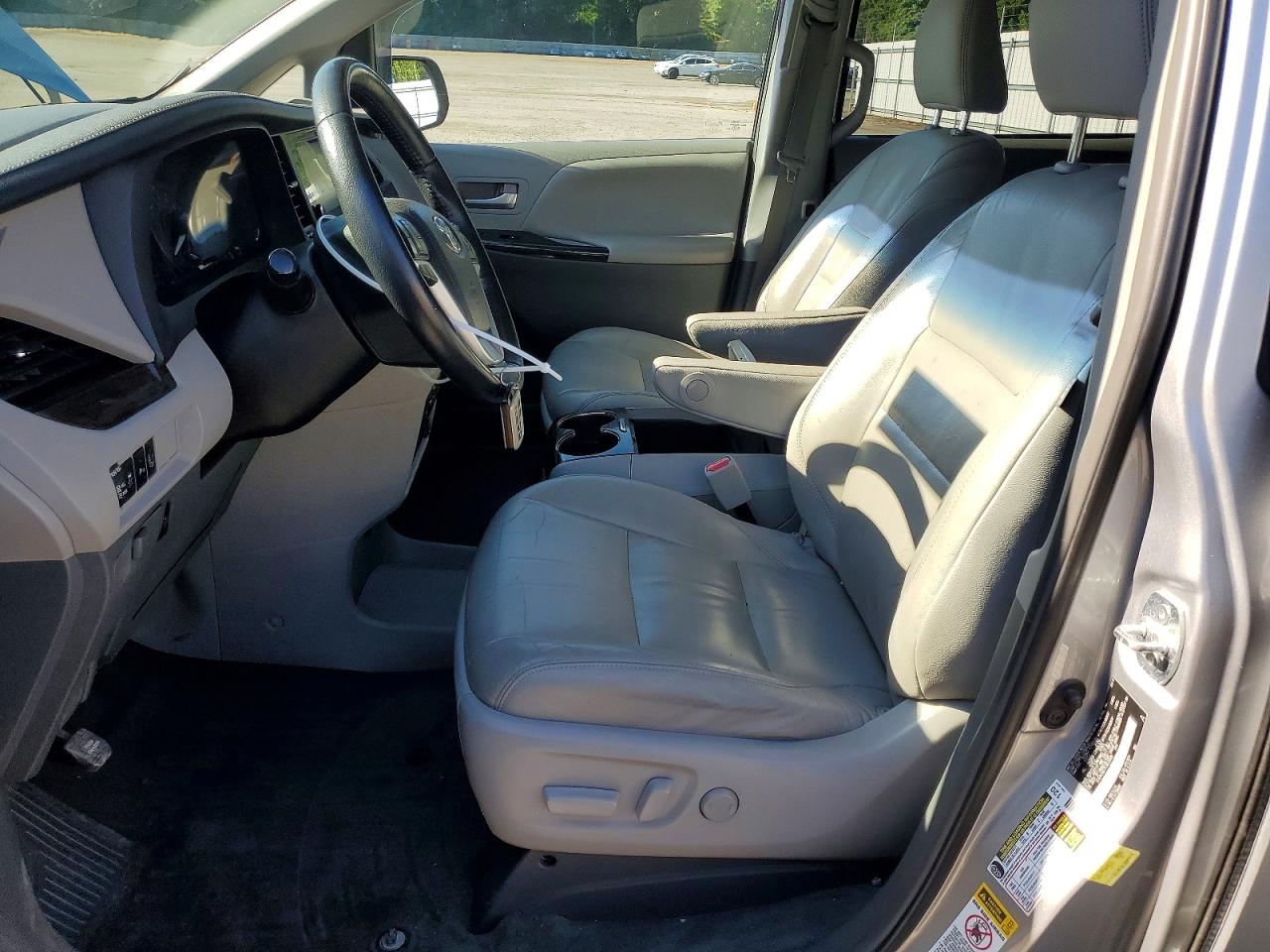 2015 Toyota Sienna Xle 8-passenger Silver vin: 5TDYK3DC7FS632809