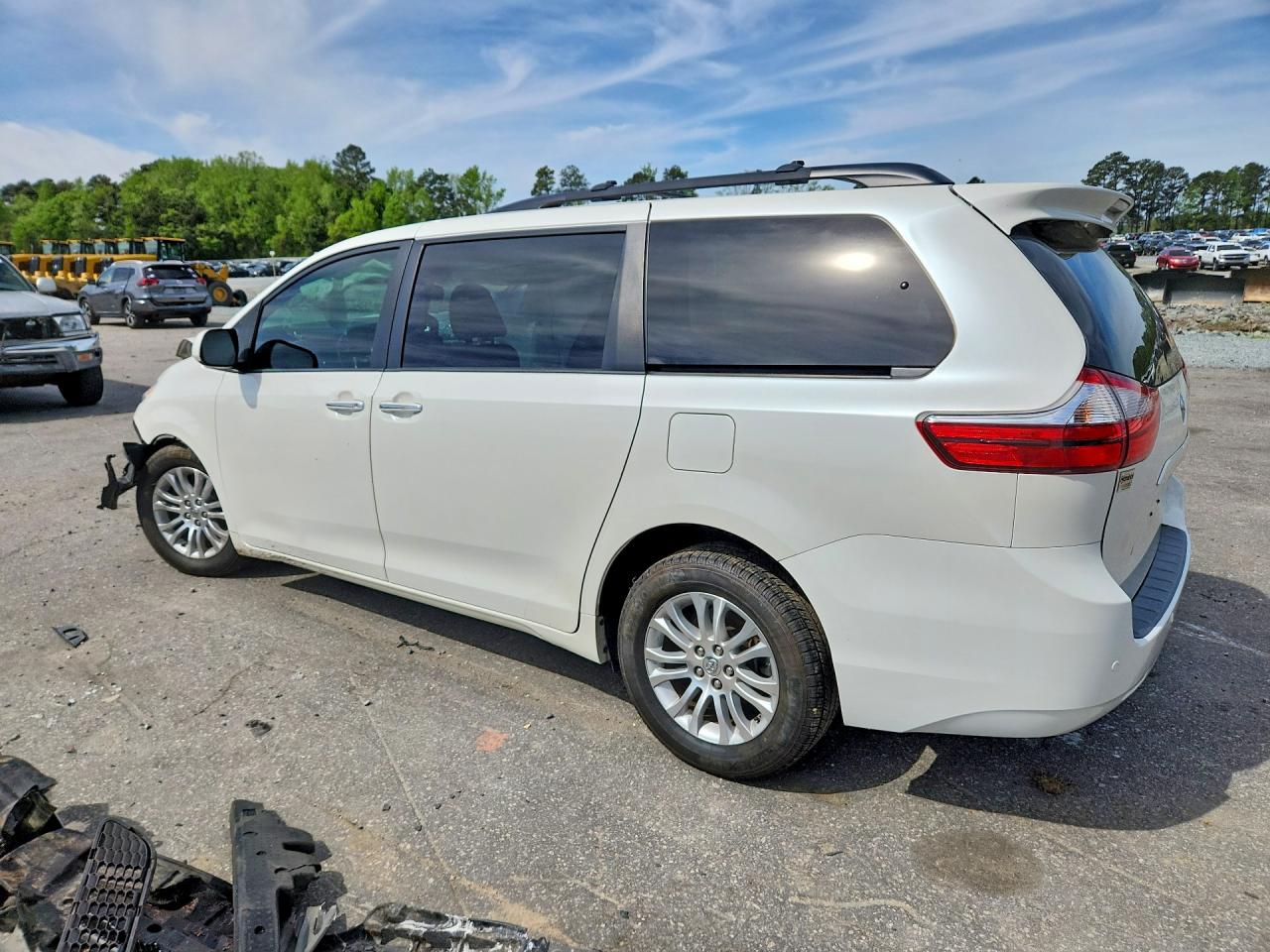 2015 Toyota Sienna Xle Premium 8-passenger White vin: 5TDYK3DC7FS639890