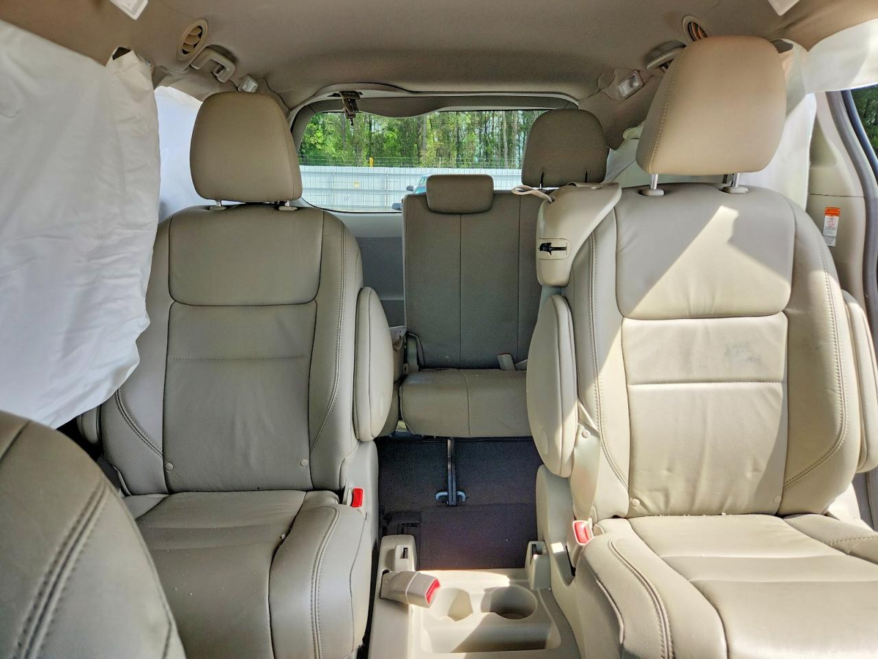 2015 Toyota Sienna Xle Premium 8-passenger White vin: 5TDYK3DC7FS639890